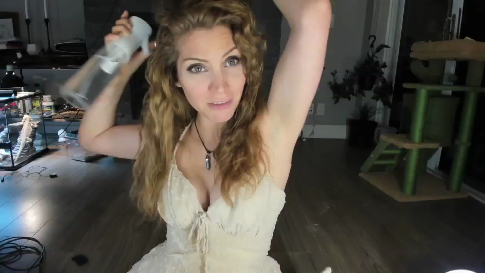 Gallery image thumbnail from Laurel's myfreecams stream on, 06/20/2024, 04:05 image 2 of 20