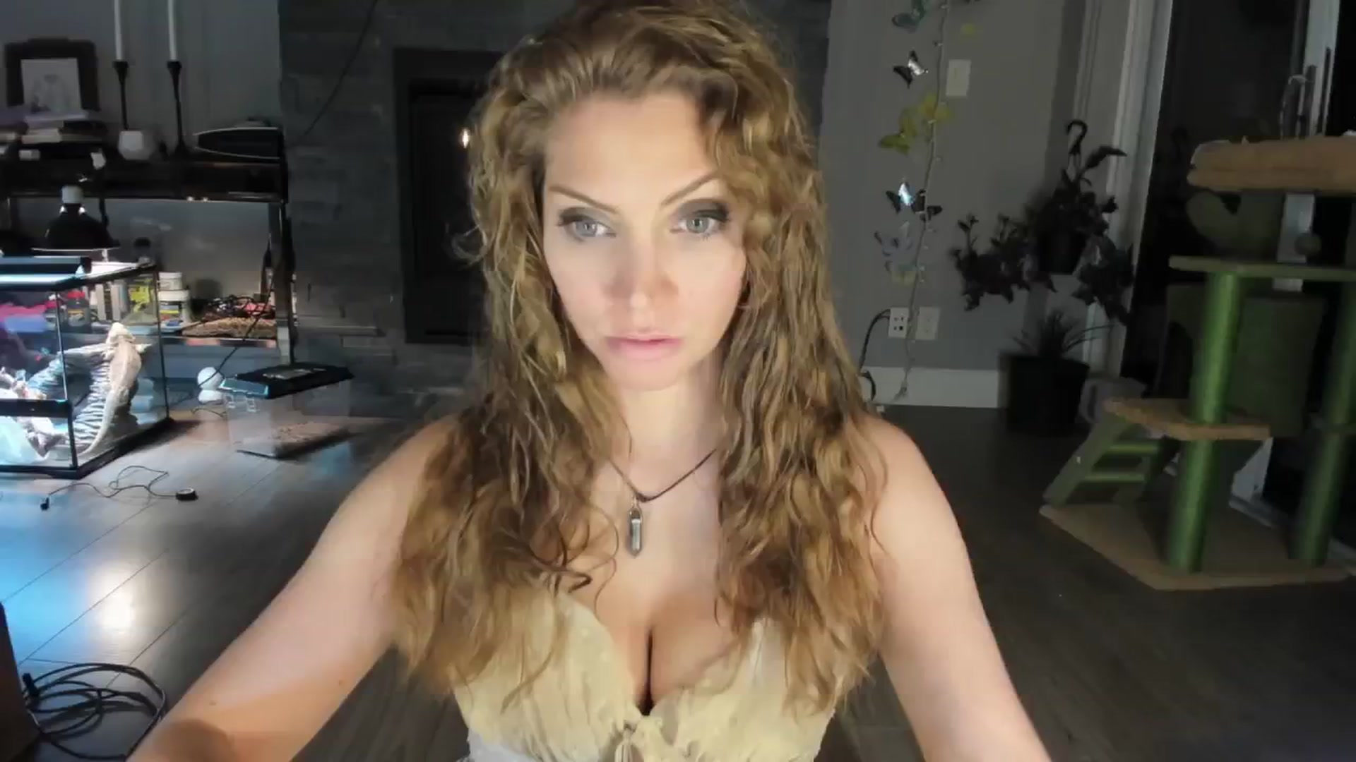 Gallery image thumbnail from Laurel's myfreecams stream on, 06/20/2024, 04:05 image 14 of 20