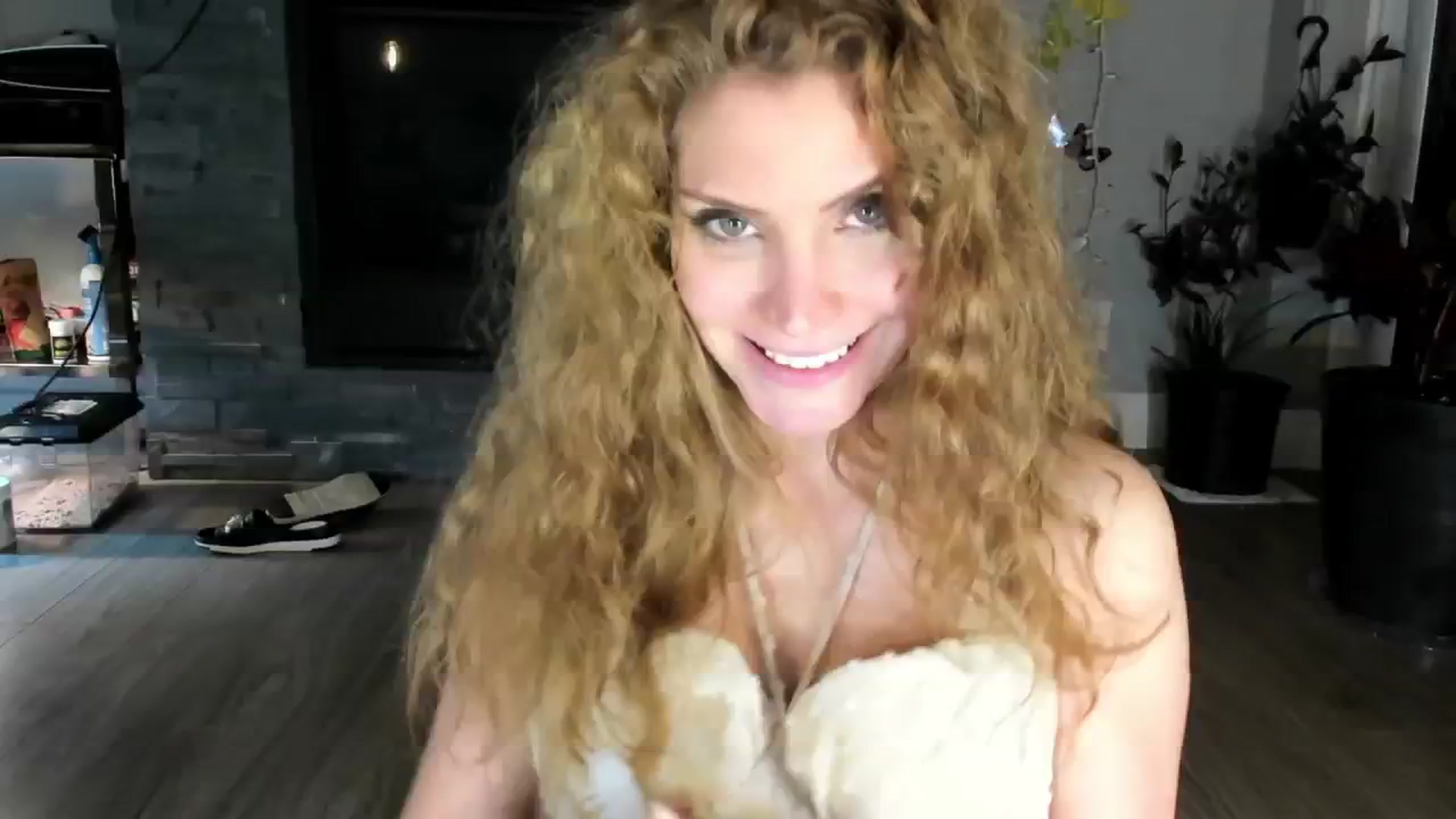 Gallery image thumbnail from Laurel's myfreecams stream on, 06/29/2024, 06:21 image 10 of 20