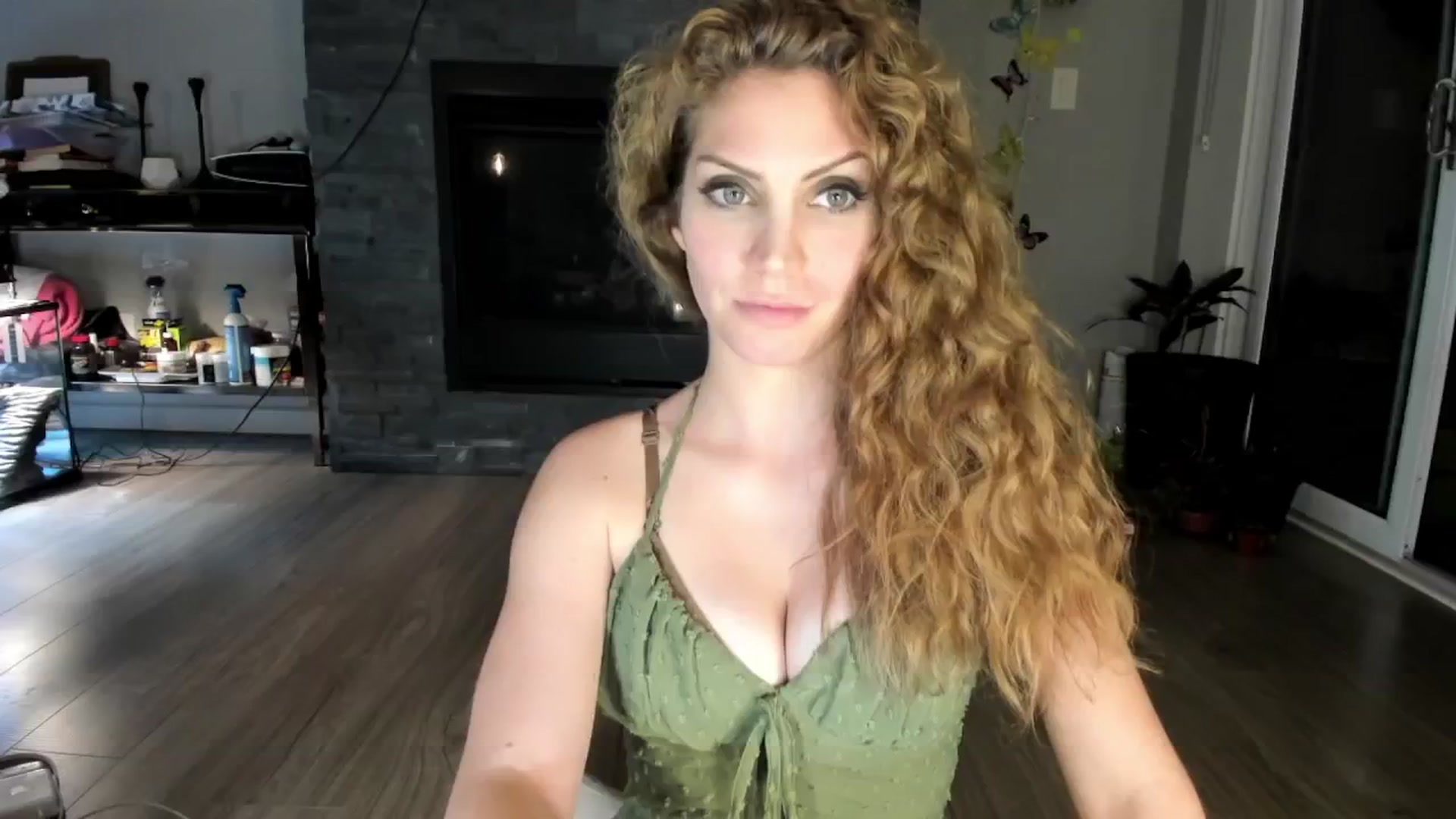 Gallery image thumbnail from Laurel's myfreecams stream on, 07/18/2024, 08:09 image 14 of 20