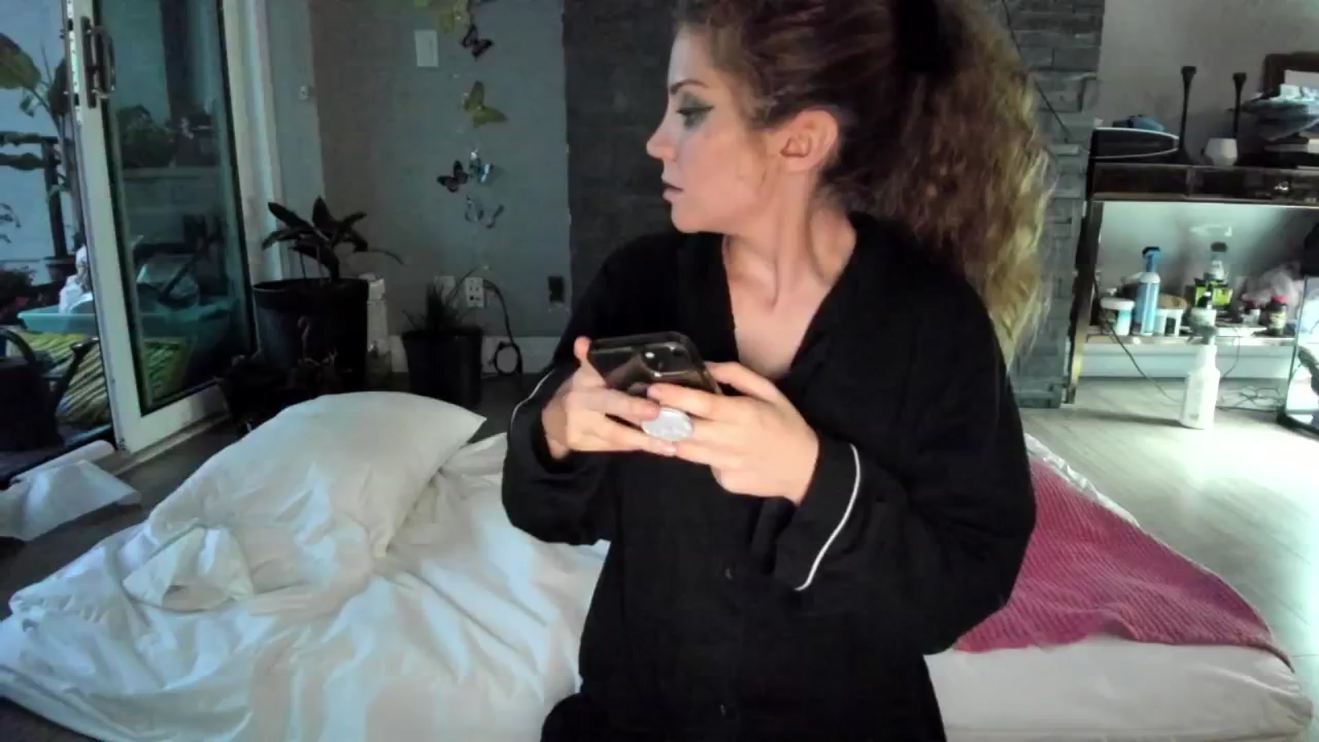 Gallery image thumbnail from Laurel's myfreecams stream on, 07/20/2024, 10:18 image 15 of 20