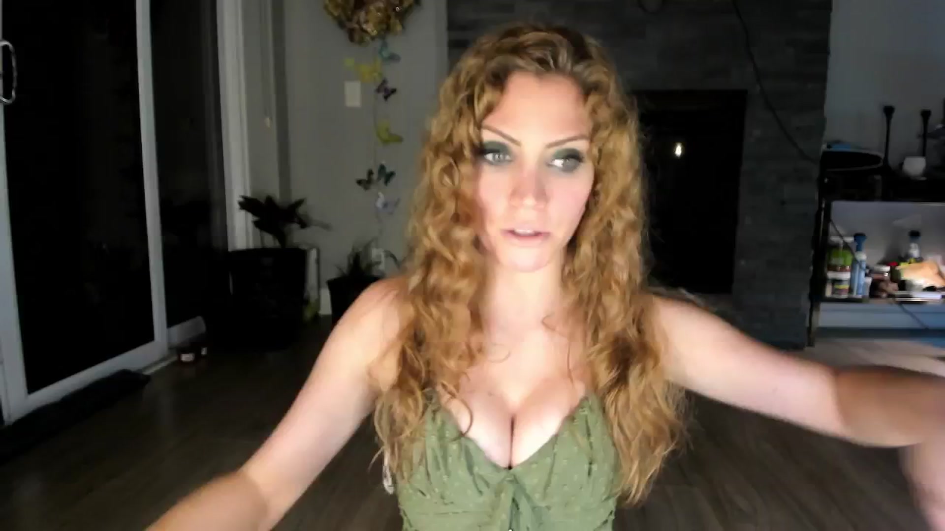 Gallery image thumbnail from Laurel's myfreecams stream on, 08/04/2024, 05:58 image 4 of 20