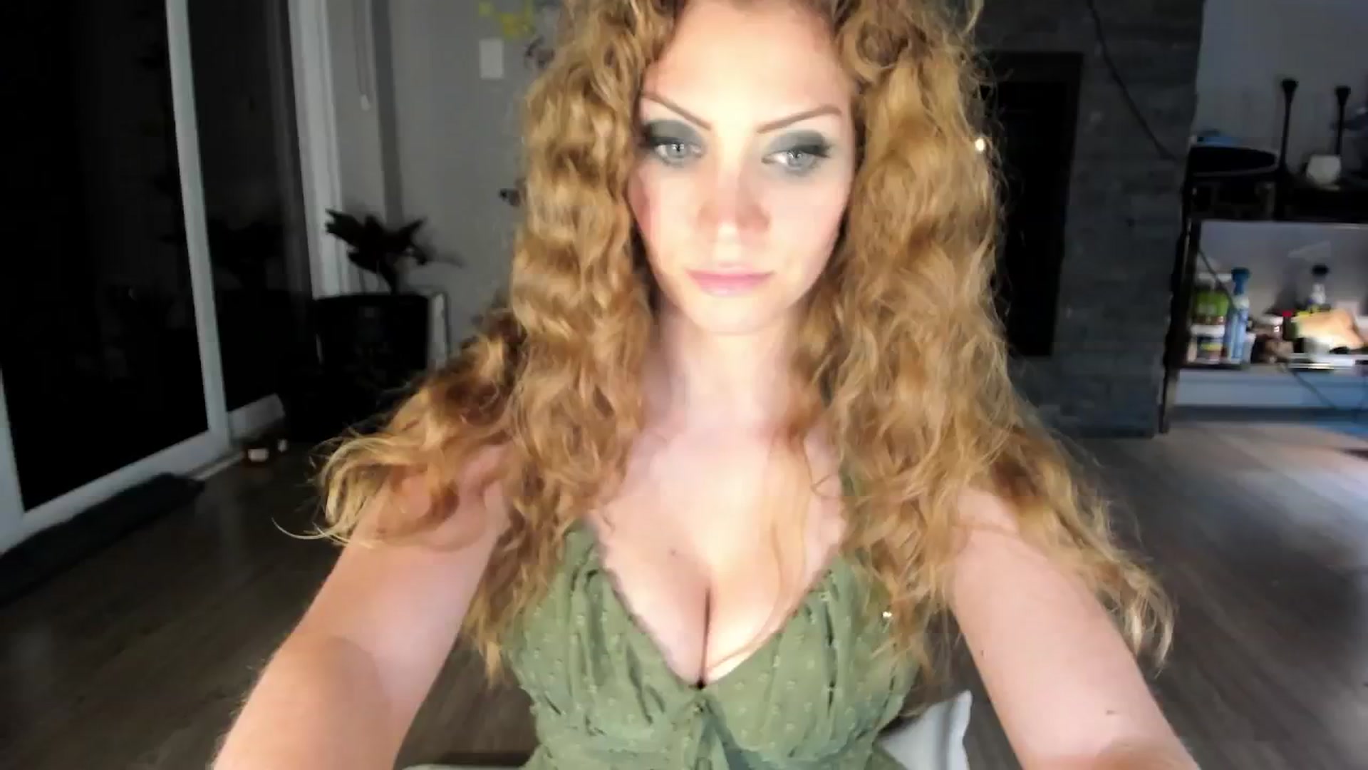 Gallery image thumbnail from Laurel's myfreecams stream on, 08/04/2024, 07:23 image 3 of 20