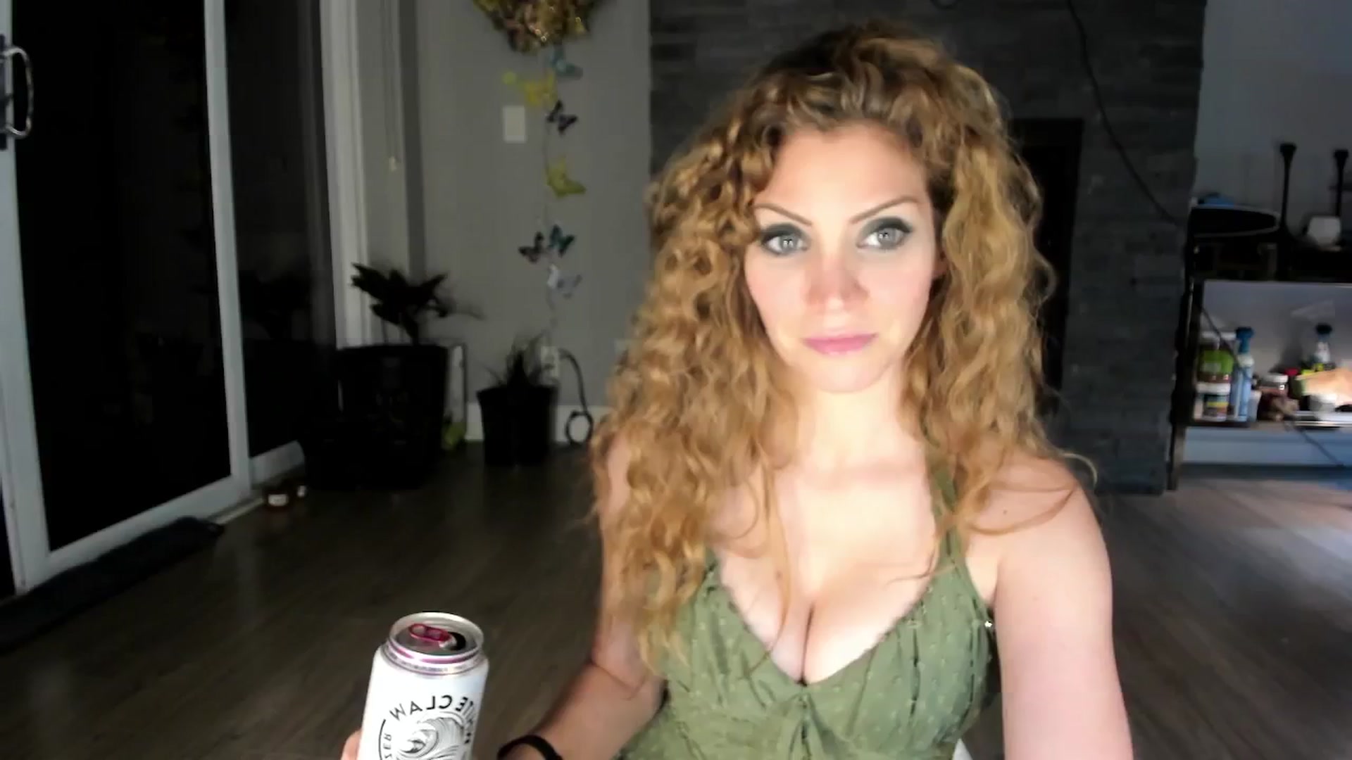 Gallery image thumbnail from Laurel's myfreecams stream on, 08/04/2024, 07:56 image 5 of 20