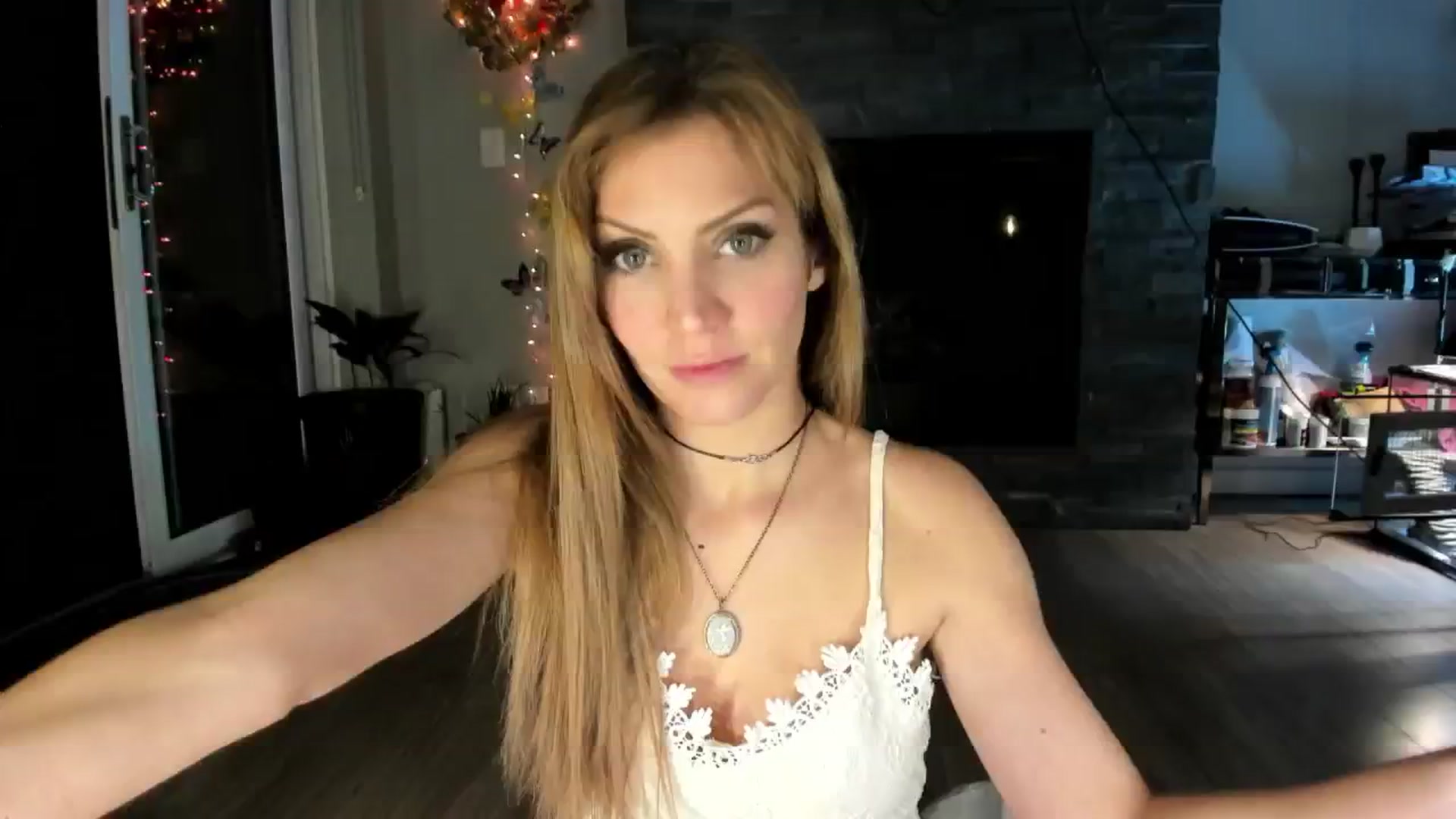 Gallery image thumbnail from Laurel's myfreecams stream on, 08/10/2024, 06:48 image 19 of 20