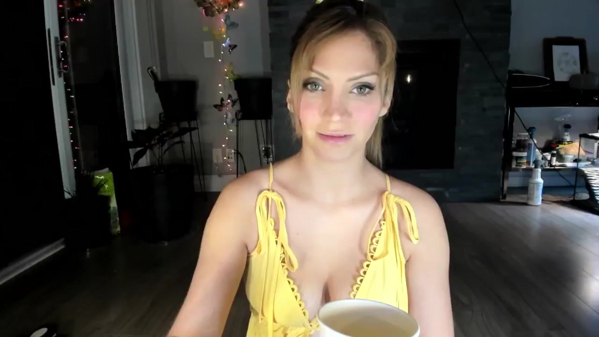 Gallery image thumbnail from Laurel's myfreecams stream on, 08/16/2024, 03:50 image 9 of 20