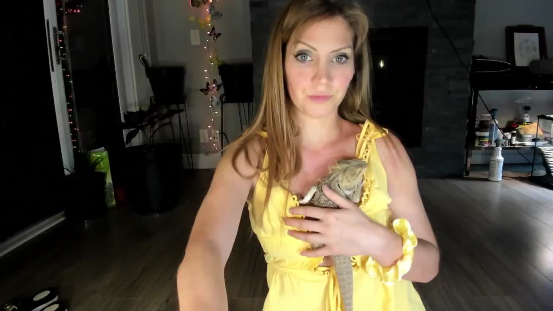Gallery image thumbnail from Laurel's myfreecams stream on, 08/16/2024, 06:22 image 2 of 20