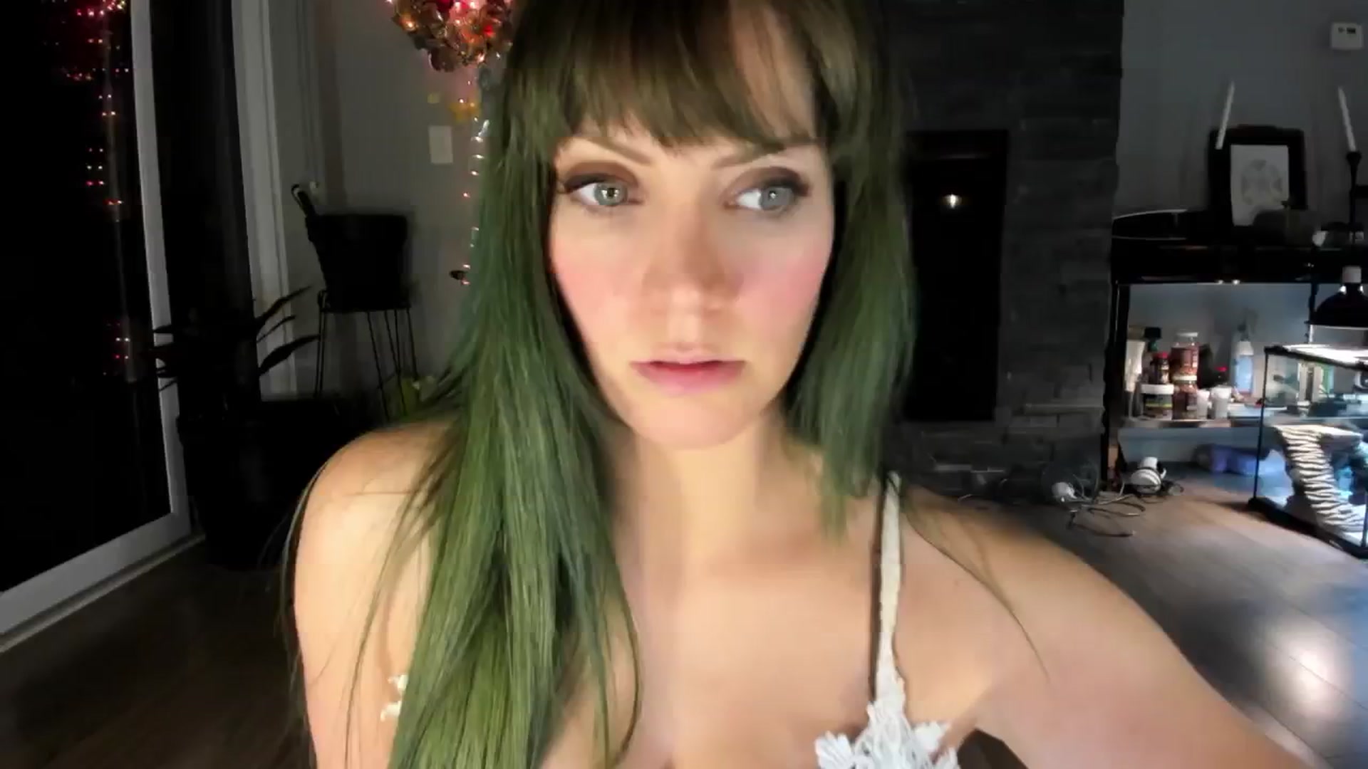 Gallery image thumbnail from Laurel's myfreecams stream on, 09/15/2024, 02:23 image 16 of 20