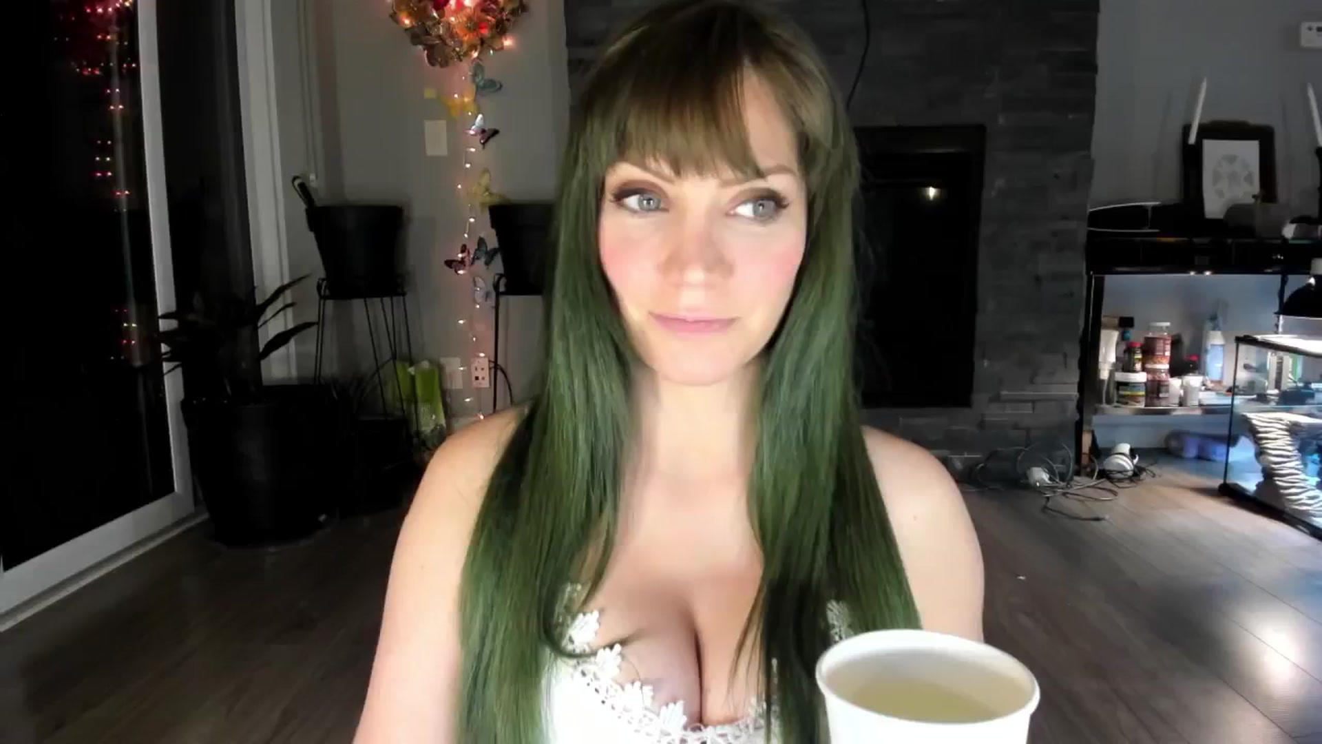 Gallery image thumbnail from Laurel's myfreecams stream on, 09/15/2024, 02:23 image 1 of 20