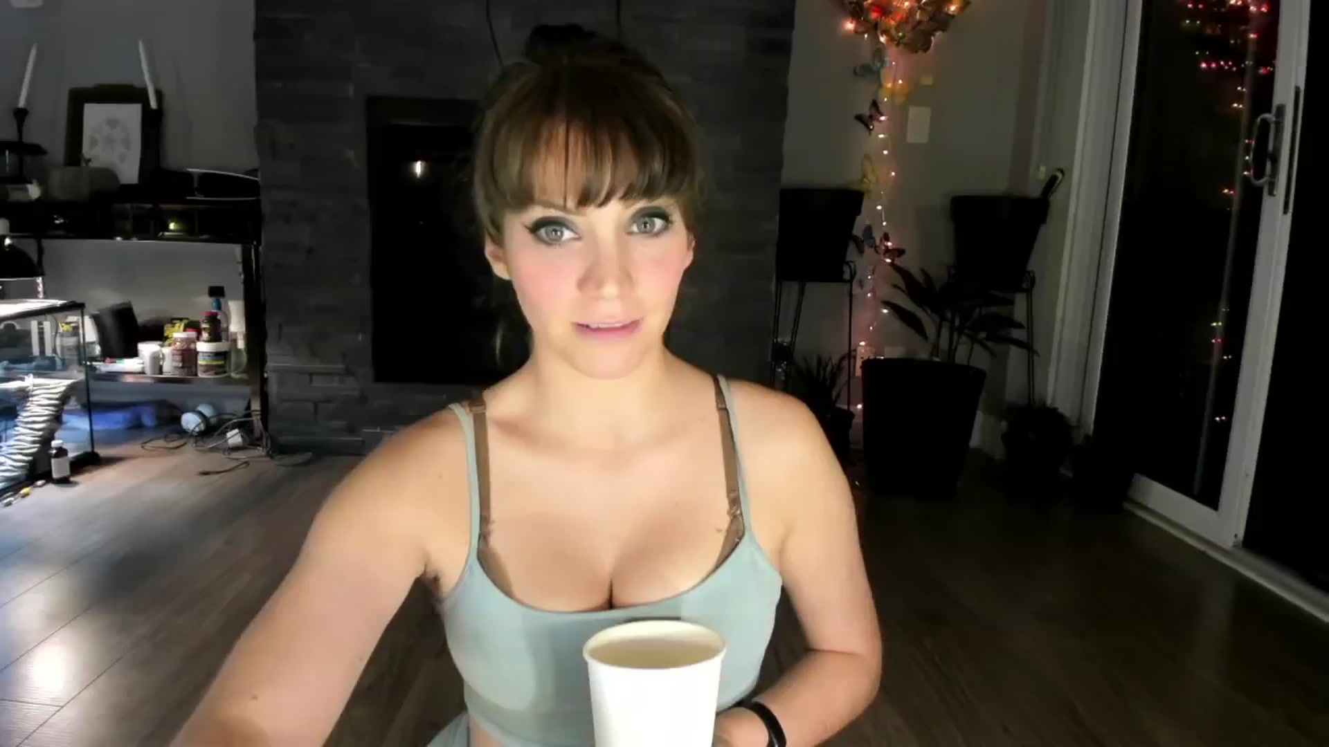Gallery image thumbnail from Laurel's myfreecams stream on, 09/19/2024, 02:17 image 13 of 20