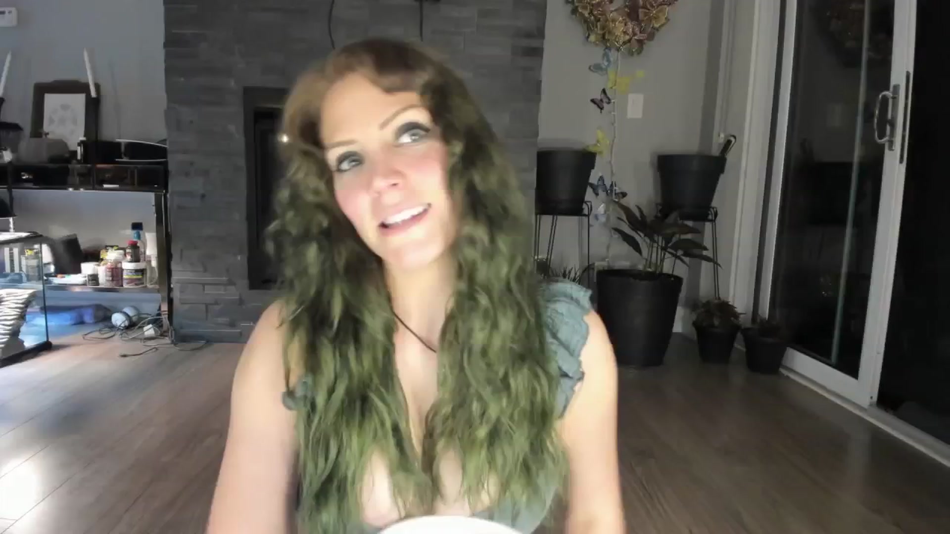 Gallery image thumbnail from Laurel's myfreecams stream on, 09/21/2024, 03:18 image 6 of 20