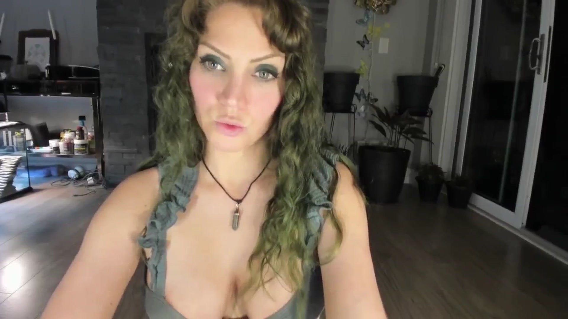 Gallery image thumbnail from Laurel's myfreecams stream on, 09/21/2024, 03:18 image 12 of 20