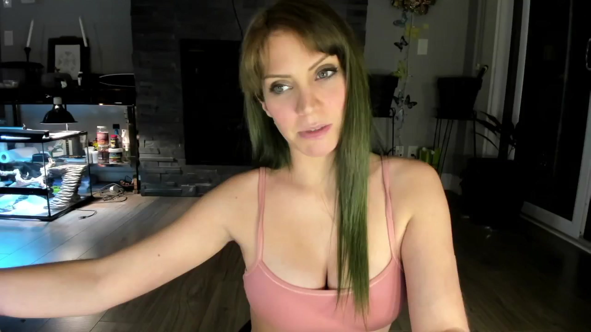 Gallery image thumbnail from Laurel's myfreecams stream on, 09/28/2024, 05:22 image 10 of 20