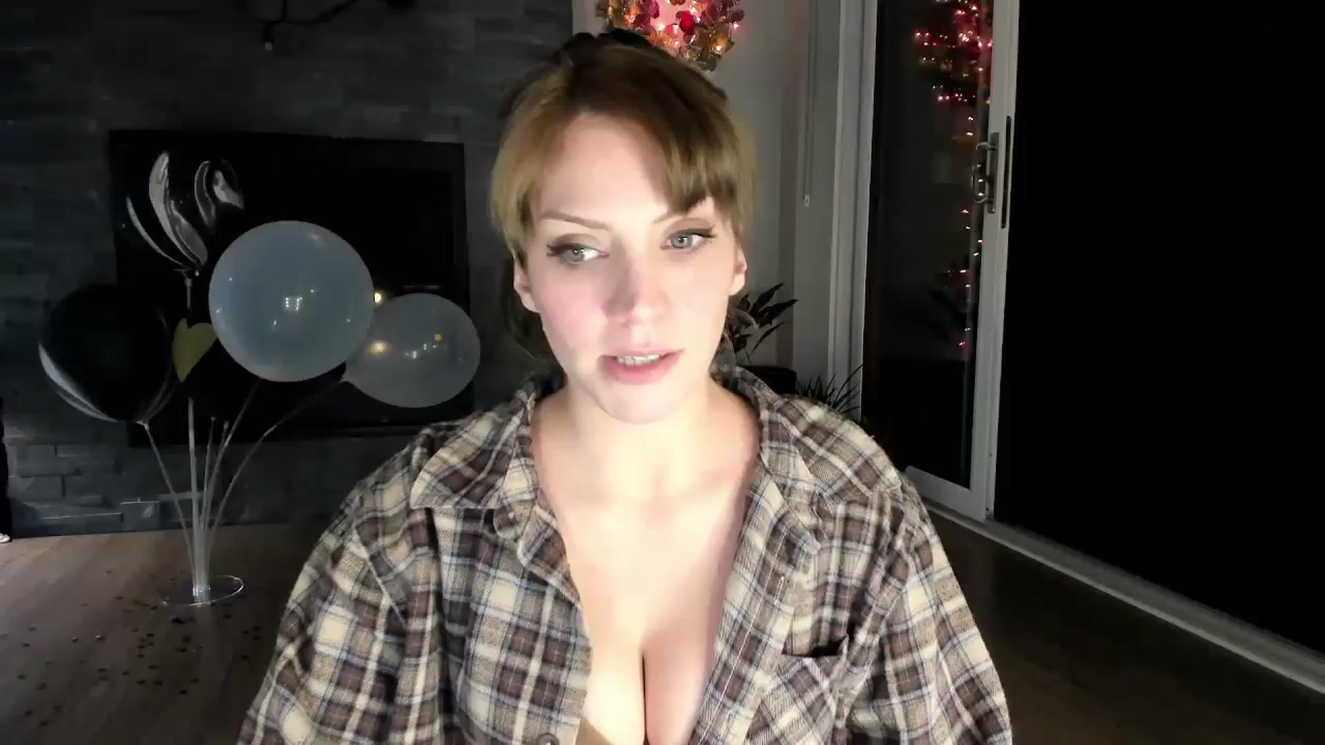 Gallery image thumbnail from Laurel's myfreecams stream on, 10/06/2024, 05:35 image 1 of 20