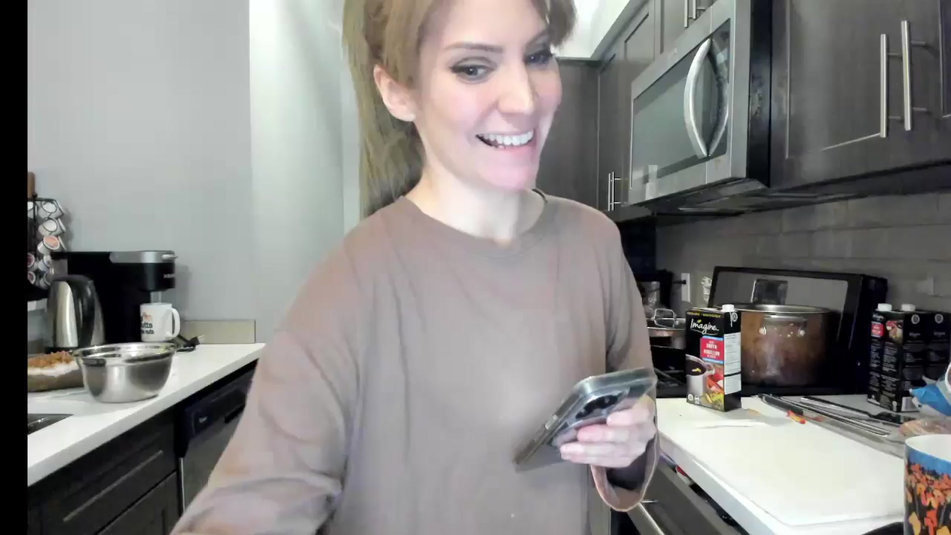 Gallery image thumbnail from Laurel's myfreecams stream on, 10/21/2024, 04:10 image 14 of 20