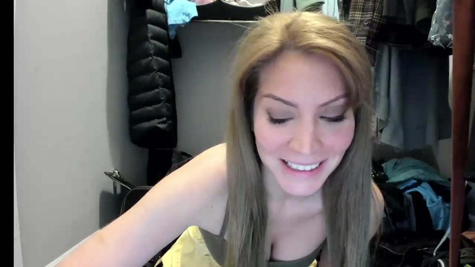 Gallery image thumbnail from Laurel's myfreecams stream on, 10/21/2024, 04:10 image 19 of 20