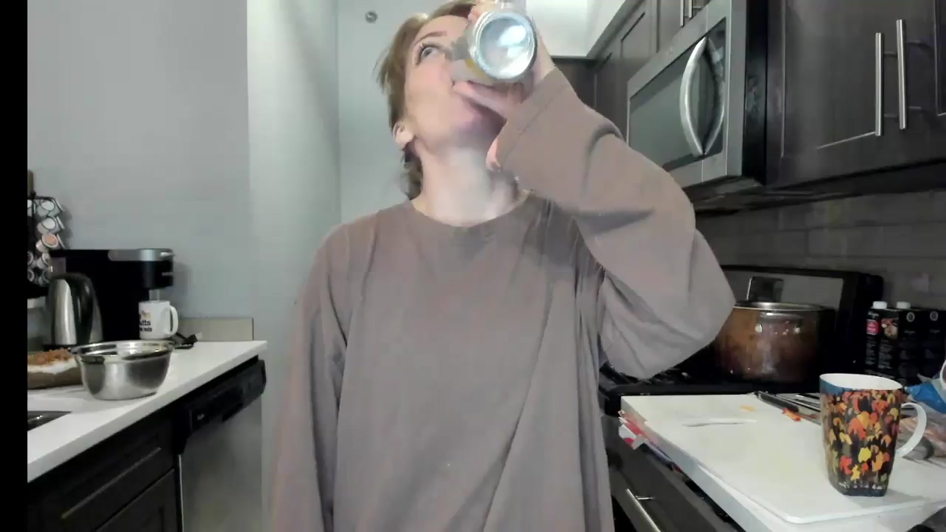 Gallery image thumbnail from Laurel's myfreecams stream on, 10/21/2024, 04:10 image 16 of 20