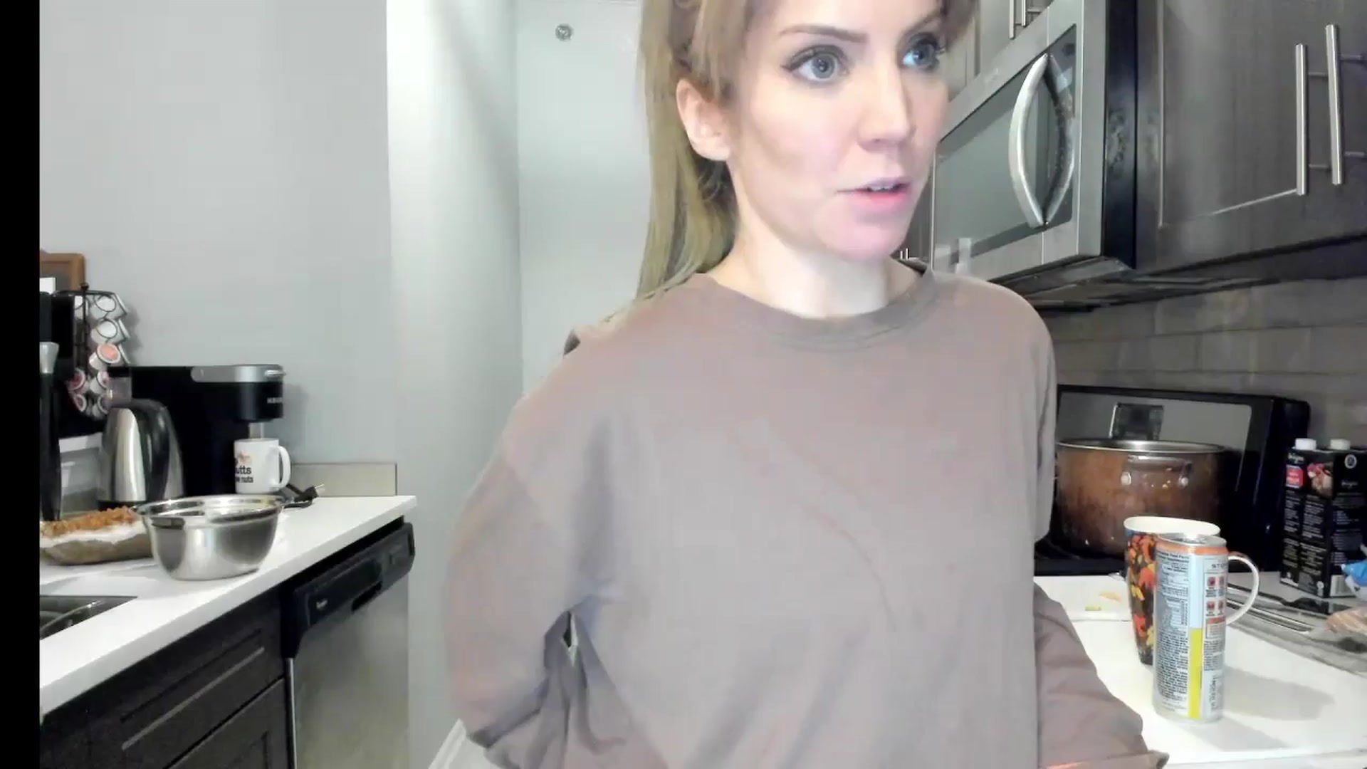 Gallery image thumbnail from Laurel's myfreecams stream on, 10/21/2024, 04:10 image 17 of 20