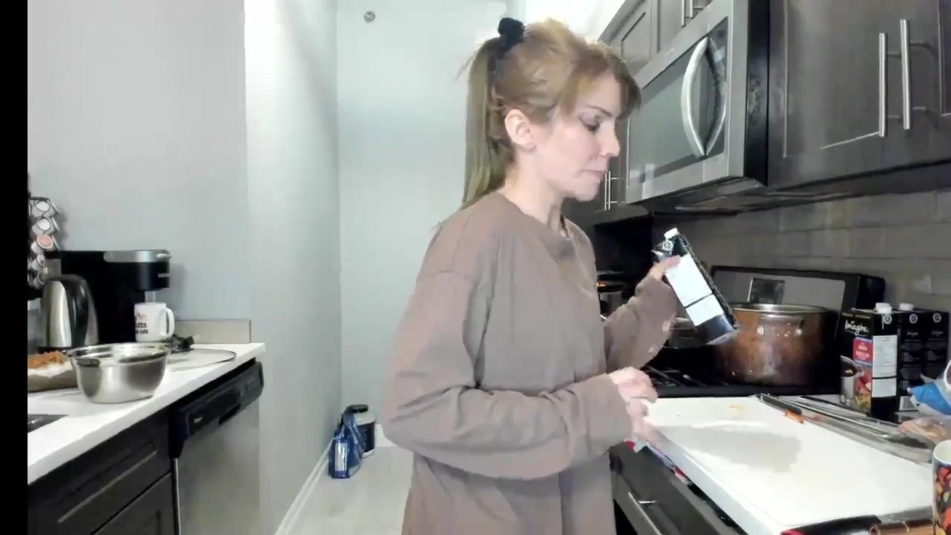 Gallery image thumbnail from Laurel's myfreecams stream on, 10/21/2024, 04:10 image 12 of 20