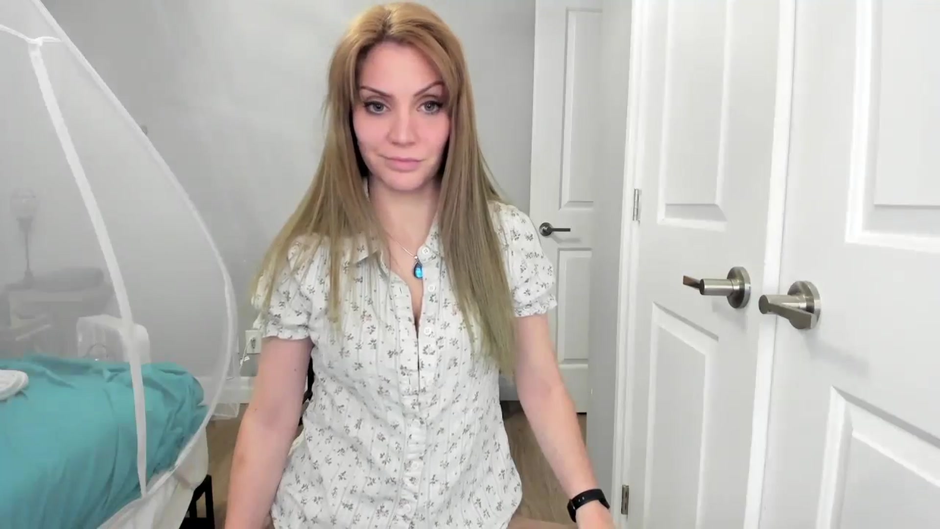 Gallery image thumbnail from Laurel's myfreecams stream on, 10/26/2024, 08:55 image 12 of 20