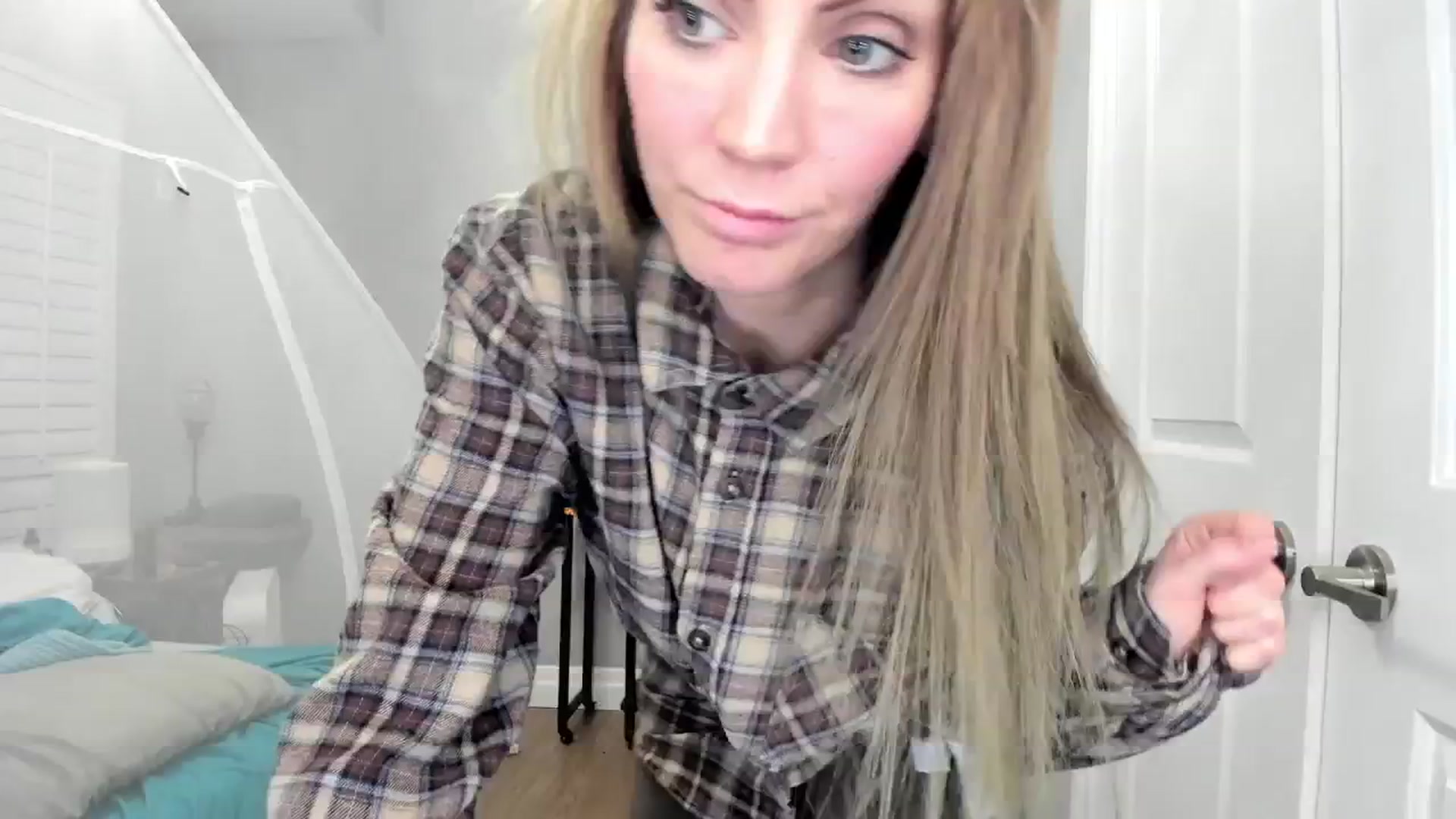Gallery image thumbnail from Laurel's myfreecams stream on, 10/28/2024, 05:32 image 7 of 20