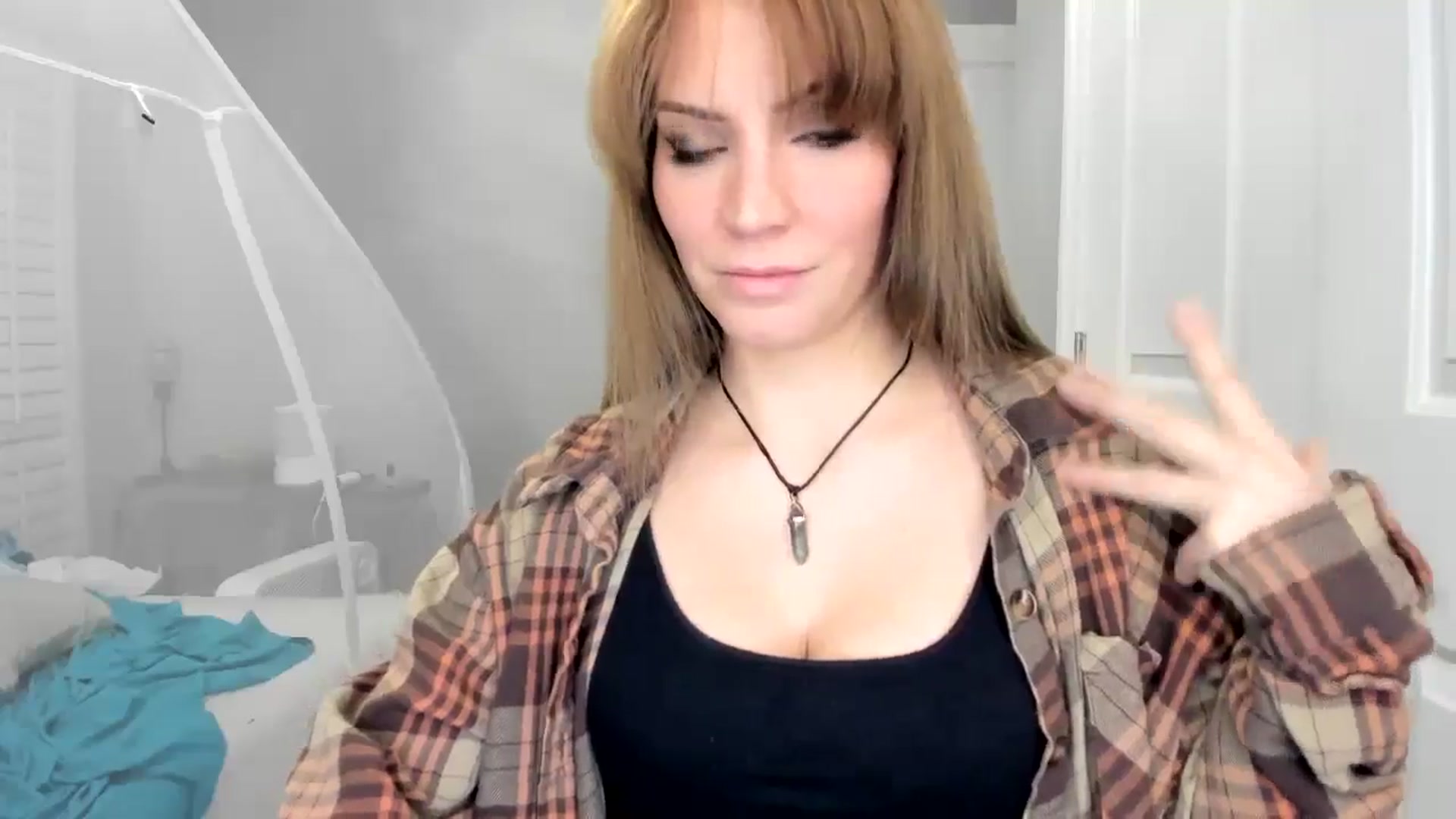 Gallery image thumbnail from Laurel's myfreecams stream on, 11/10/2024, 05:09 image 3 of 20
