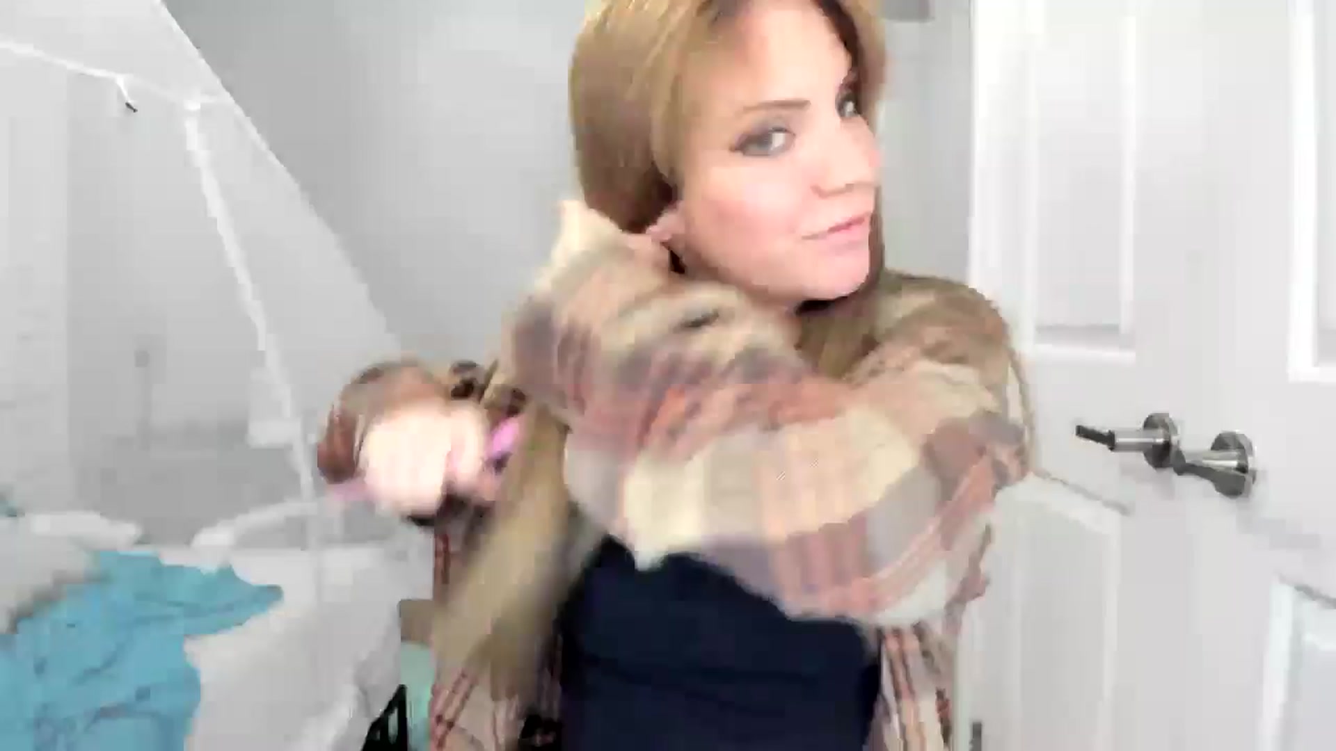 Gallery image thumbnail from Laurel's myfreecams stream on, 11/10/2024, 05:09 image 12 of 20