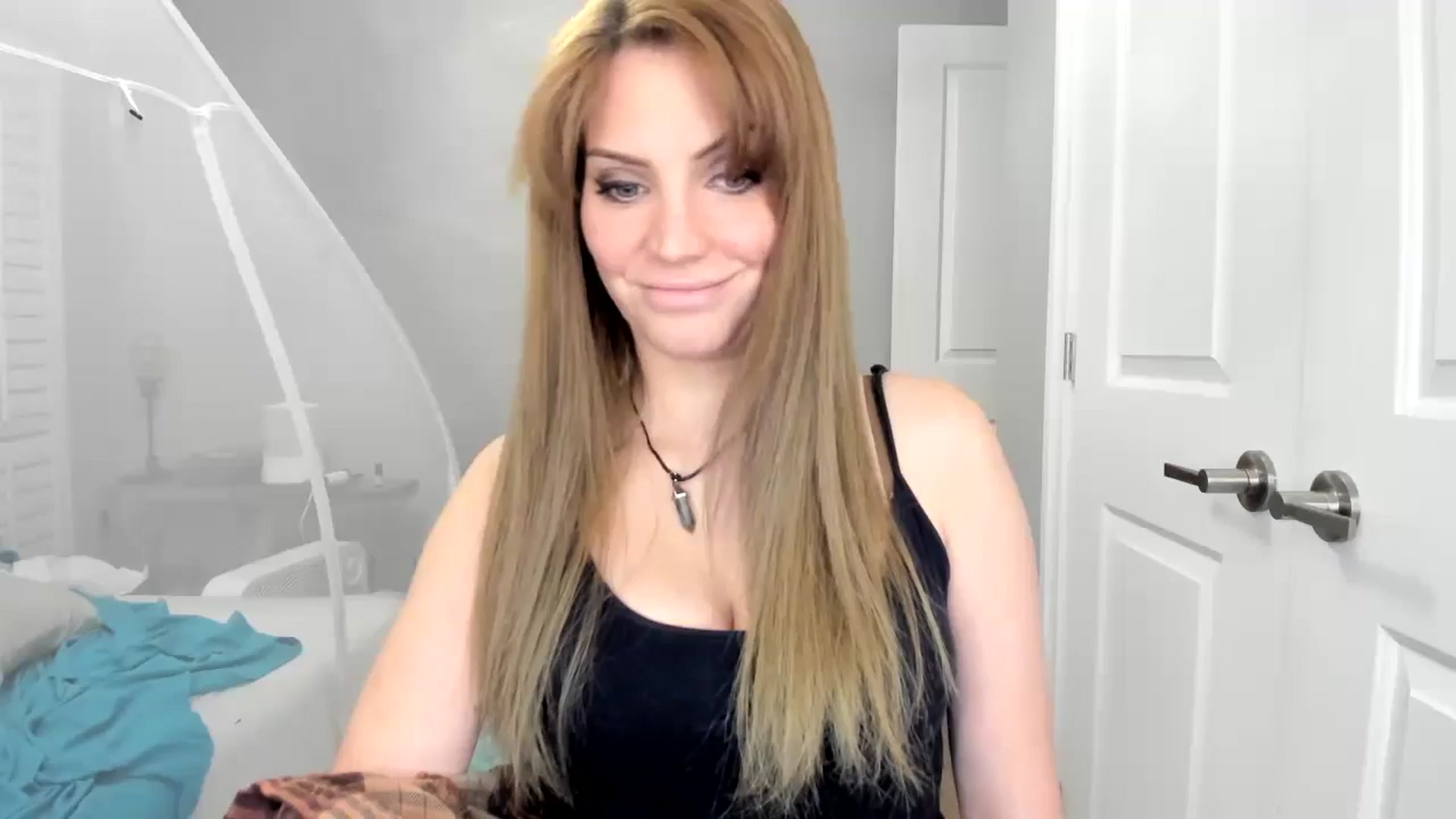 Gallery image thumbnail from Laurel's myfreecams stream on, 11/10/2024, 06:30 image 2 of 20