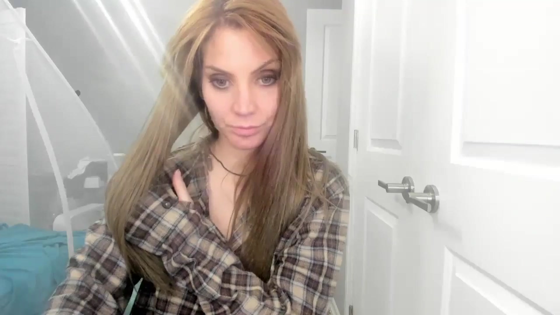 Gallery image thumbnail from Laurel's myfreecams stream on, 11/16/2024, 08:23 image 13 of 20