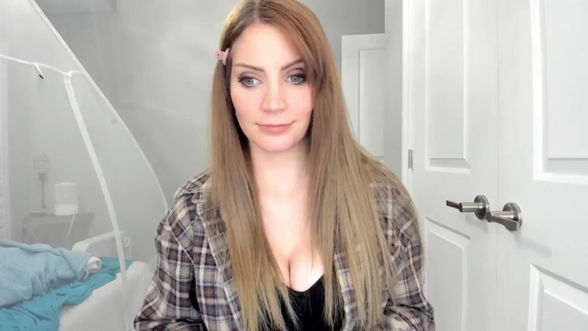 Gallery image thumbnail from Laurel's myfreecams stream on, 11/30/2024, 05:48 image 19 of 20