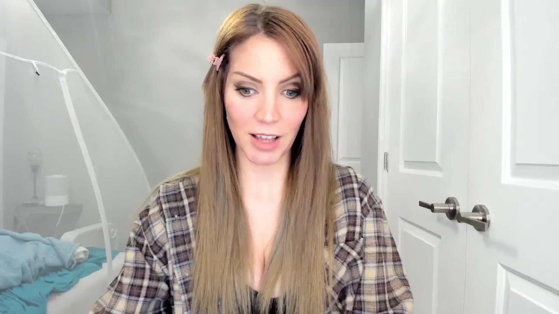 Gallery image thumbnail from Laurel's myfreecams stream on, 11/30/2024, 05:48 image 7 of 20