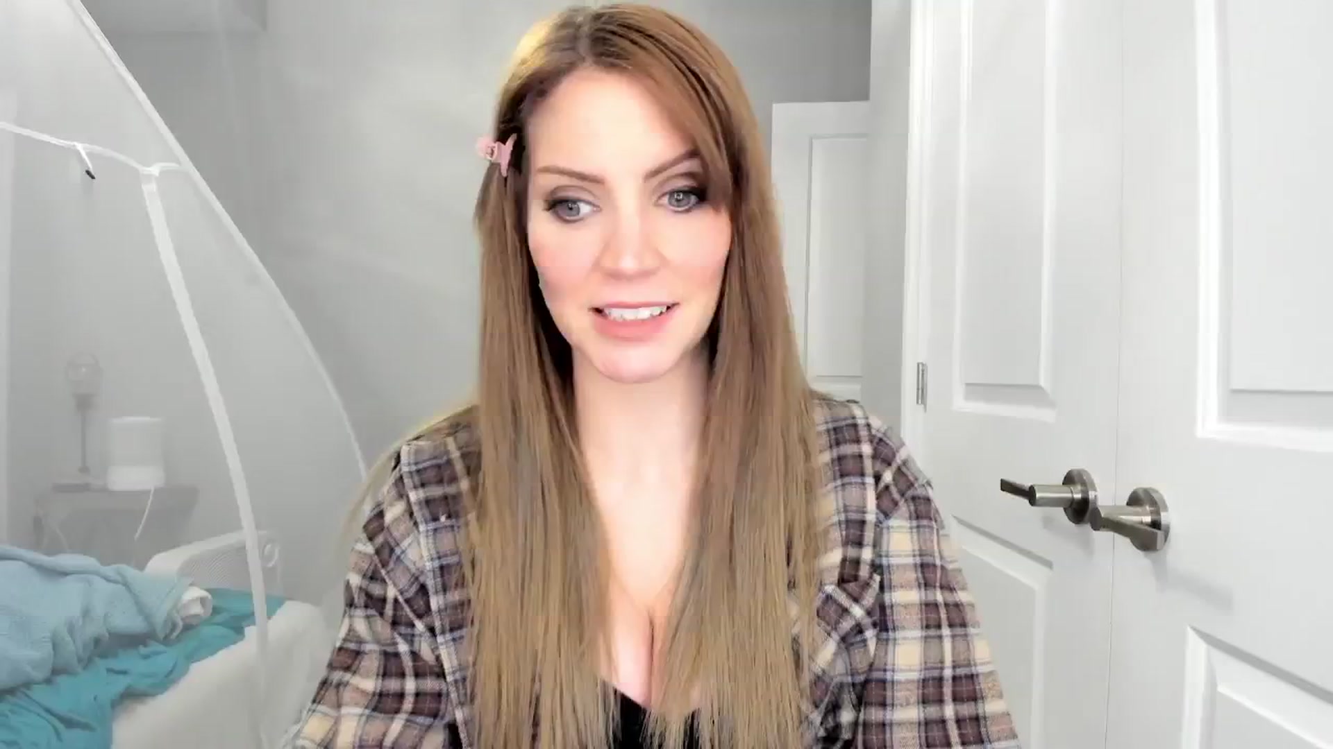 Gallery image thumbnail from Laurel's myfreecams stream on, 11/30/2024, 05:48 image 8 of 20