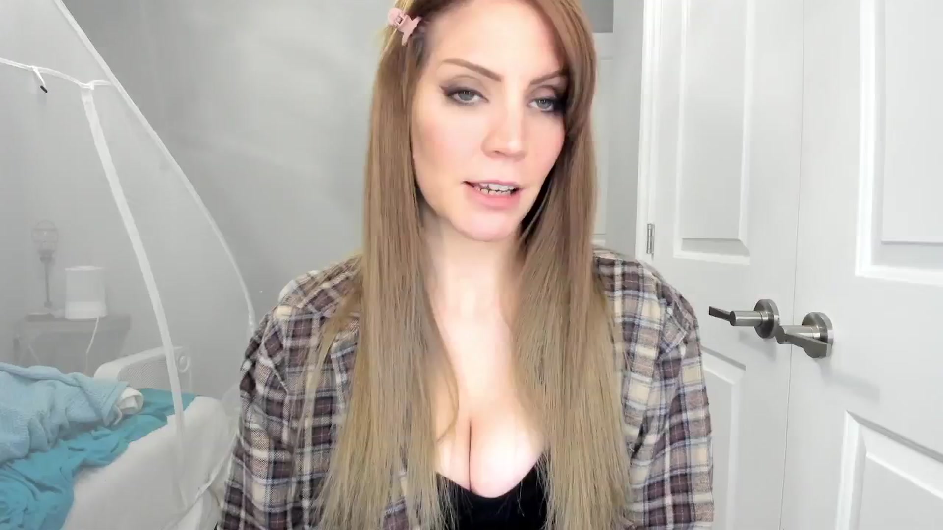 Gallery image thumbnail from Laurel's myfreecams stream on, 11/30/2024, 06:17 image 14 of 20