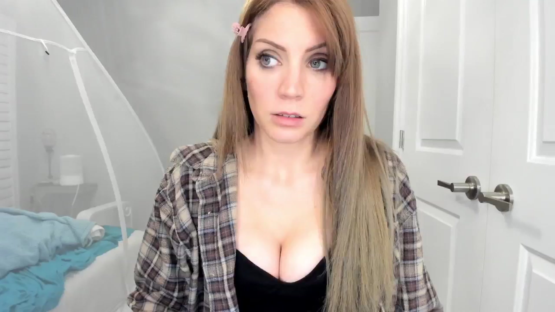 Gallery image thumbnail from Laurel's myfreecams stream on, 11/30/2024, 06:17 image 4 of 20
