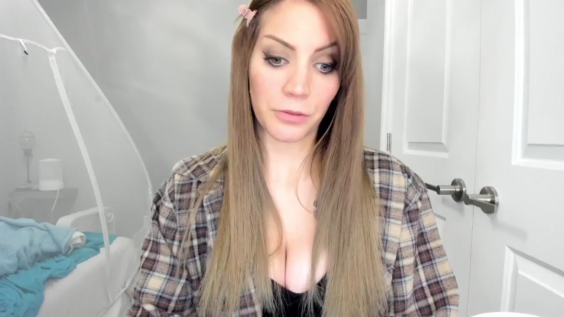 Gallery image thumbnail from Laurel's myfreecams stream on, 11/30/2024, 06:17 image 17 of 20