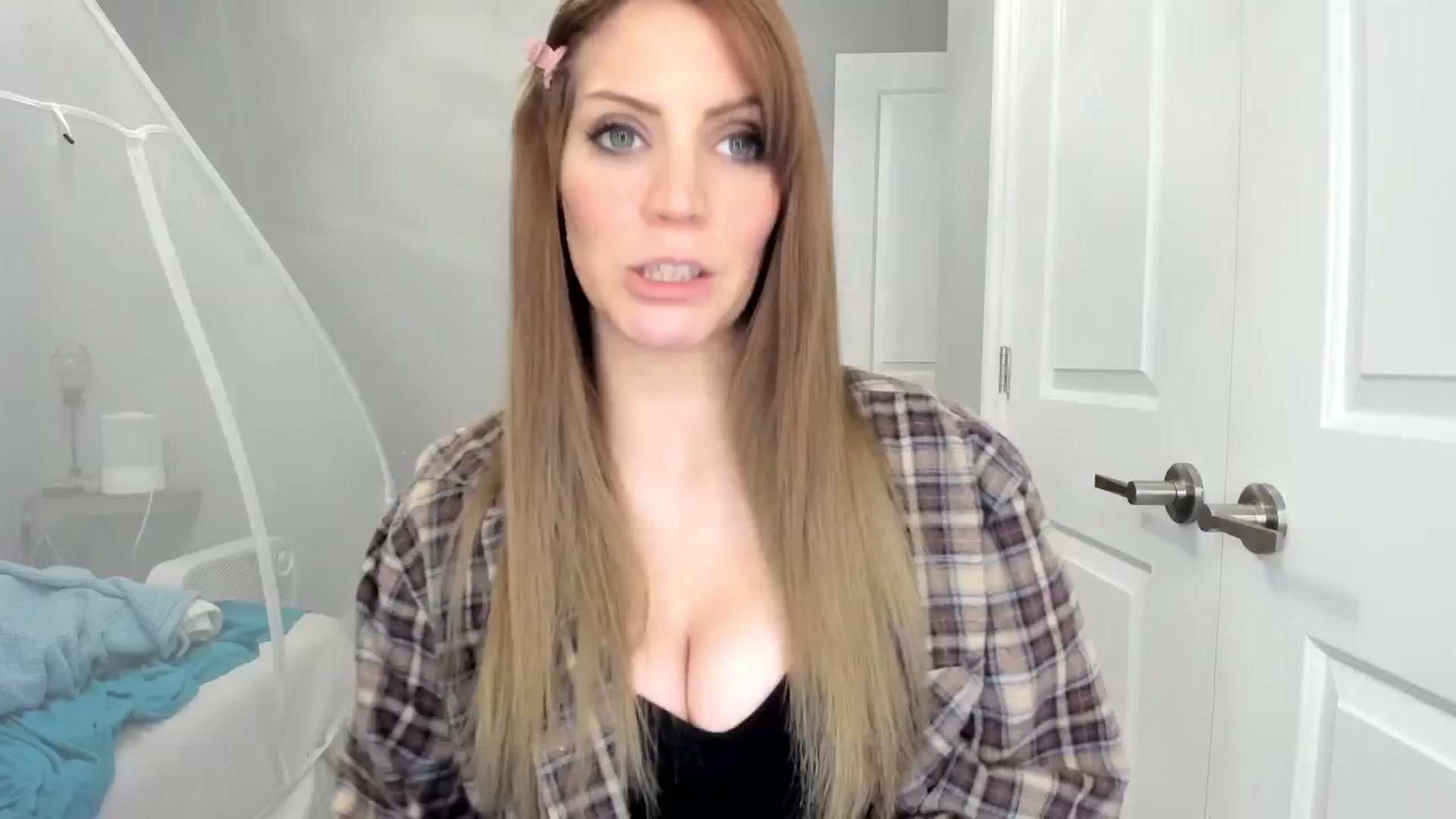 Gallery image thumbnail from Laurel's myfreecams stream on, 11/30/2024, 06:17 image 12 of 20