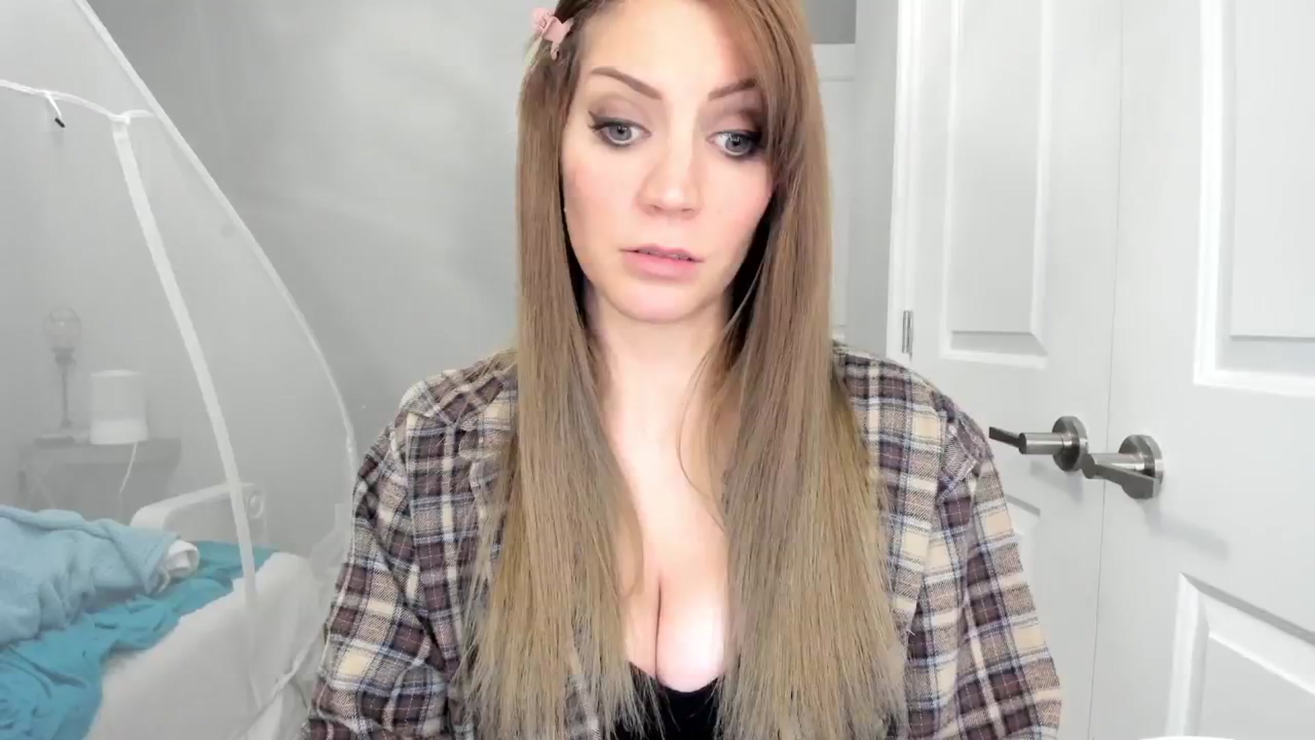 Gallery image thumbnail from Laurel's myfreecams stream on, 11/30/2024, 06:17 image 19 of 20