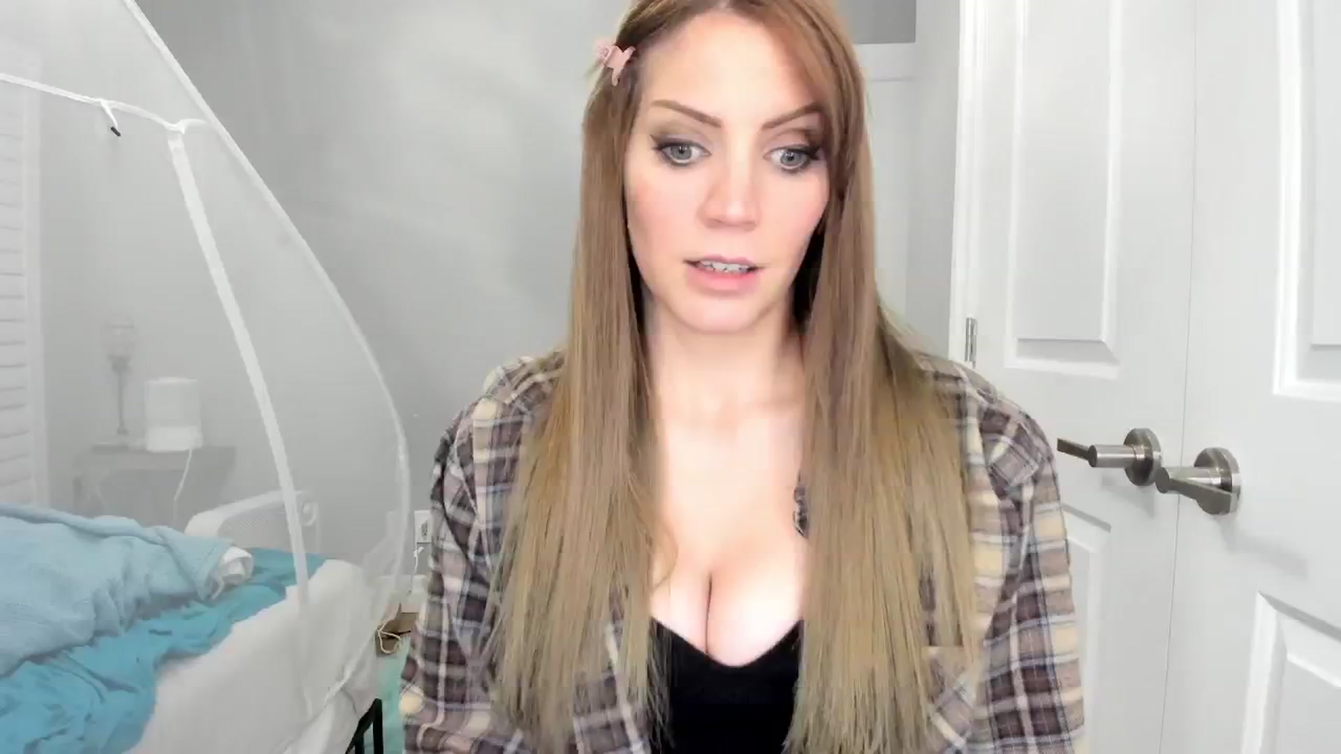 Gallery image thumbnail from Laurel's myfreecams stream on, 11/30/2024, 06:17 image 11 of 20