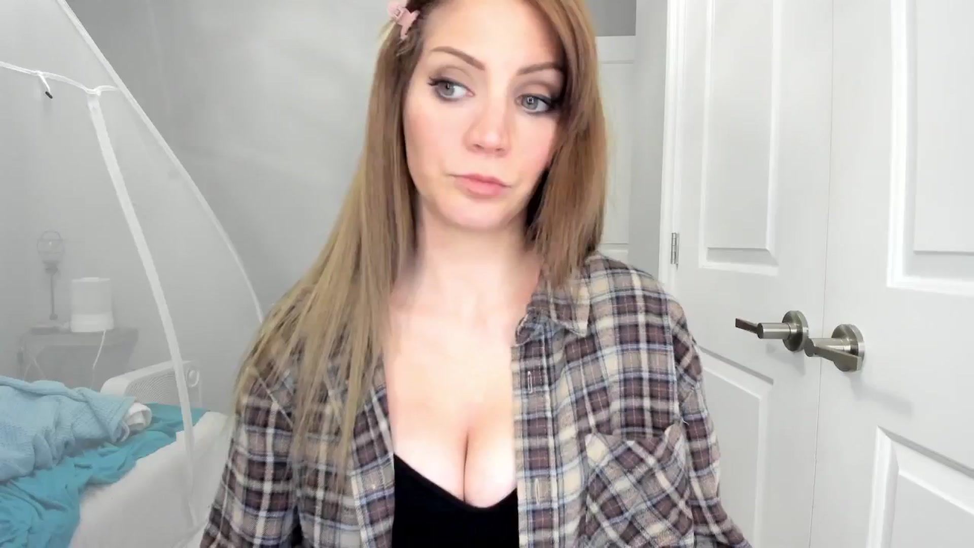 Gallery image thumbnail from Laurel's myfreecams stream on, 11/30/2024, 07:32 image 9 of 20