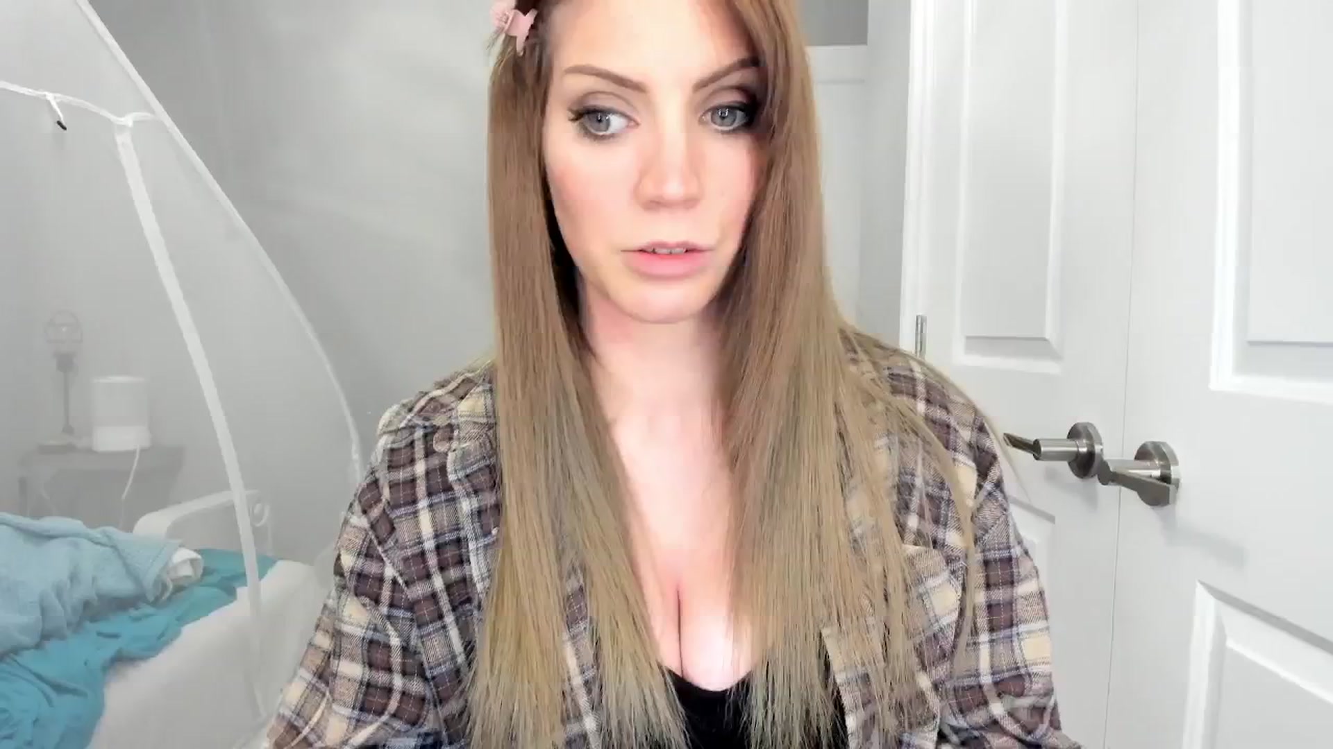 Gallery image thumbnail from Laurel's myfreecams stream on, 11/30/2024, 07:32 image 3 of 20
