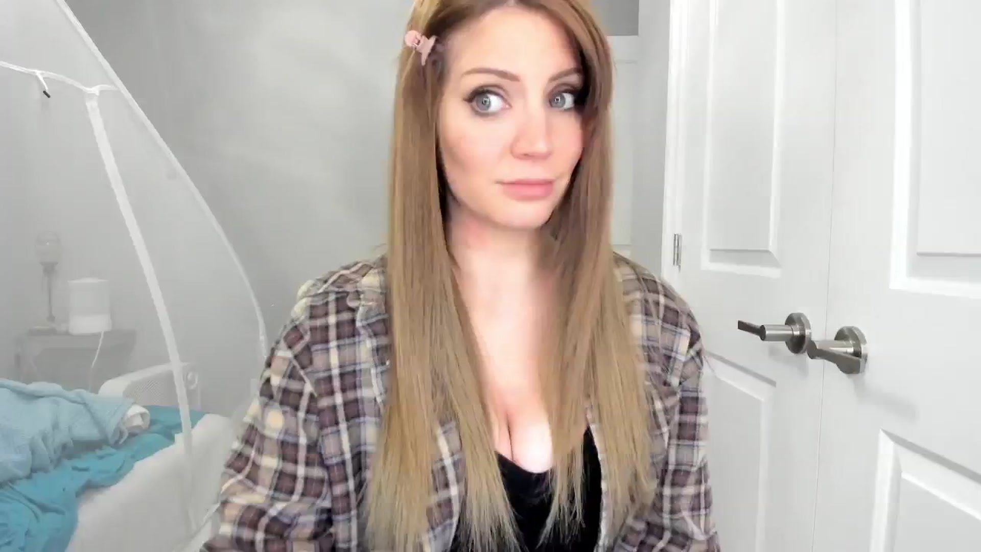 Gallery image thumbnail from Laurel's myfreecams stream on, 11/30/2024, 07:32 image 4 of 20