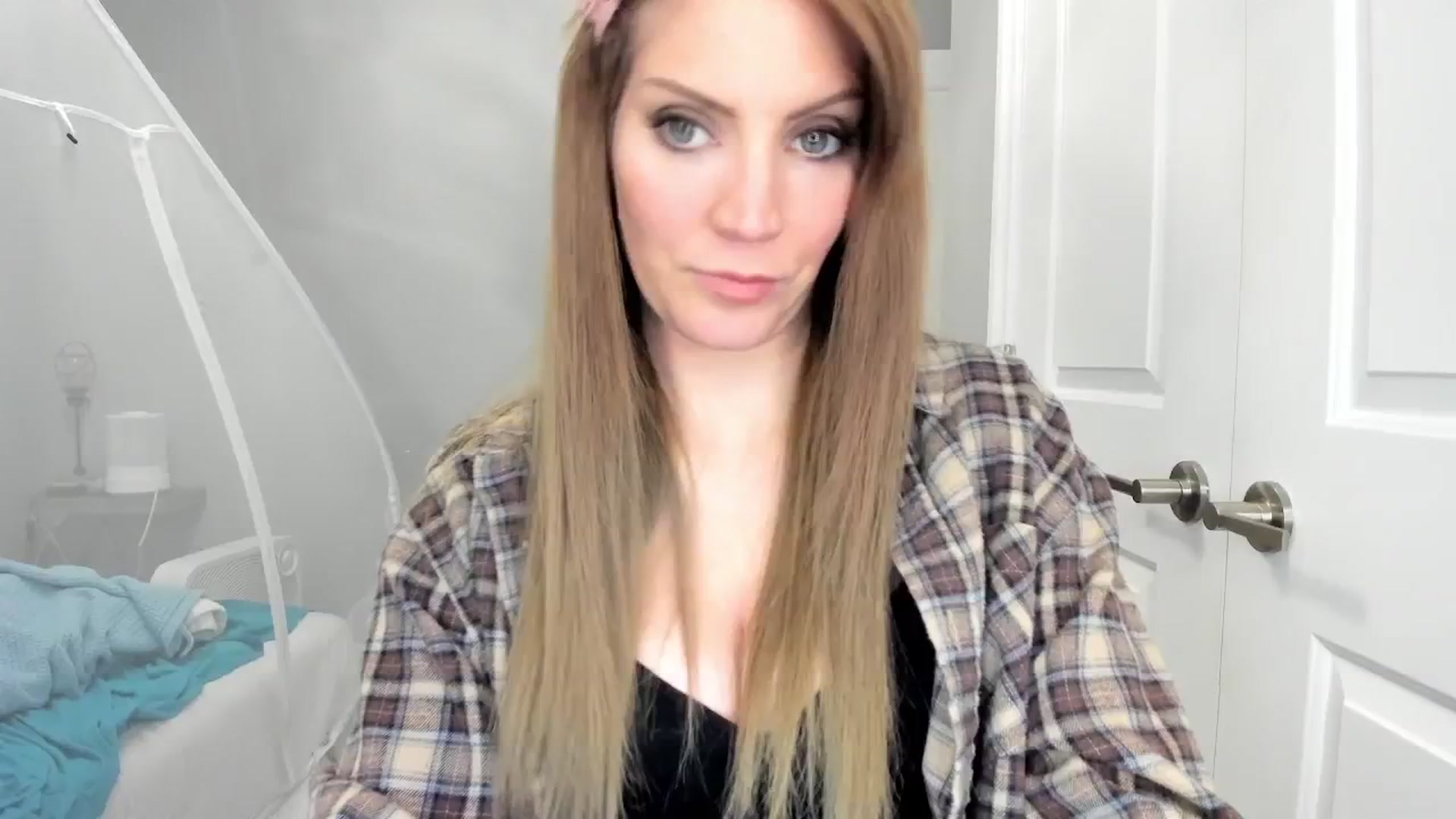 Gallery image thumbnail from Laurel's myfreecams stream on, 11/30/2024, 07:32 image 7 of 20