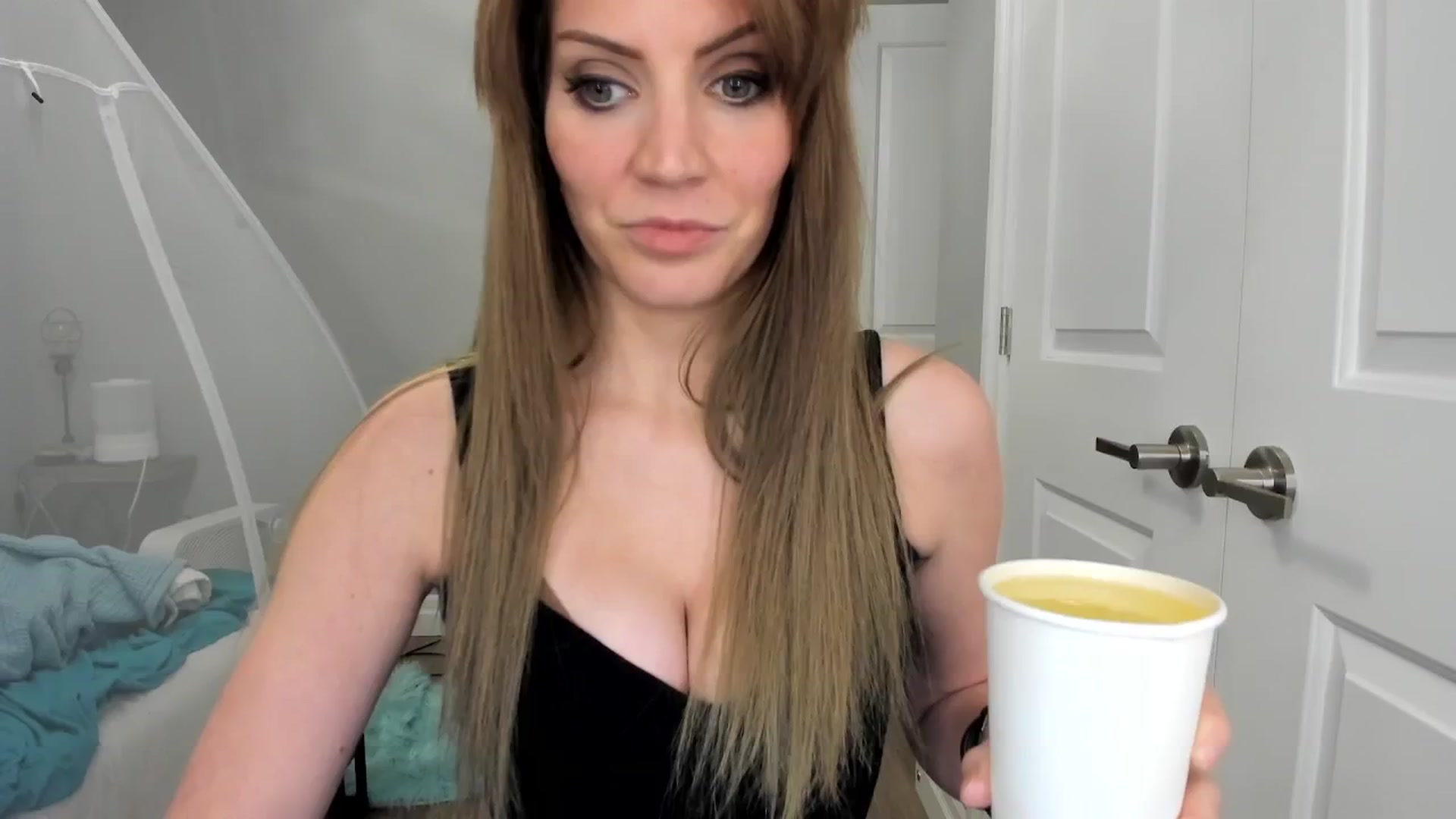 Gallery image thumbnail from Laurel's myfreecams stream on, 11/30/2024, 08:37 image 6 of 20