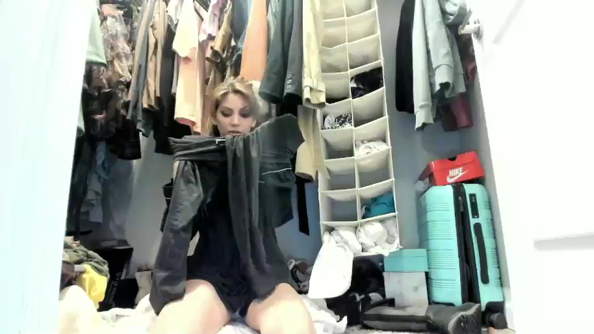 Gallery image thumbnail from Laurel's myfreecams stream on, 12/13/2024, 13:22 image 19 of 20