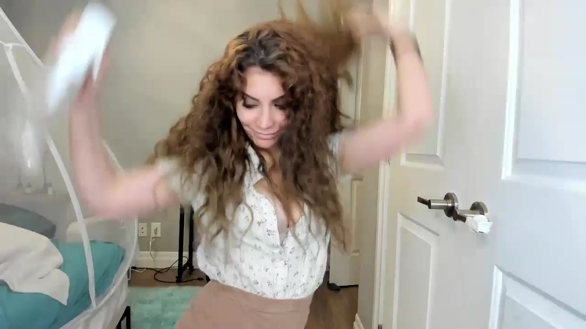 Gallery image thumbnail from Laurel's myfreecams stream on, 01/03/2025, 05:45 image 13 of 20