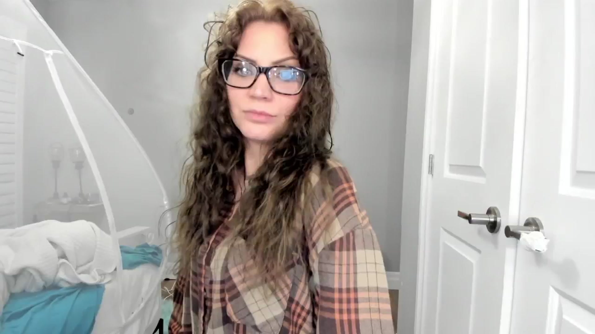 Gallery image thumbnail from Laurel's myfreecams stream on, 01/12/2025, 06:17 image 6 of 20