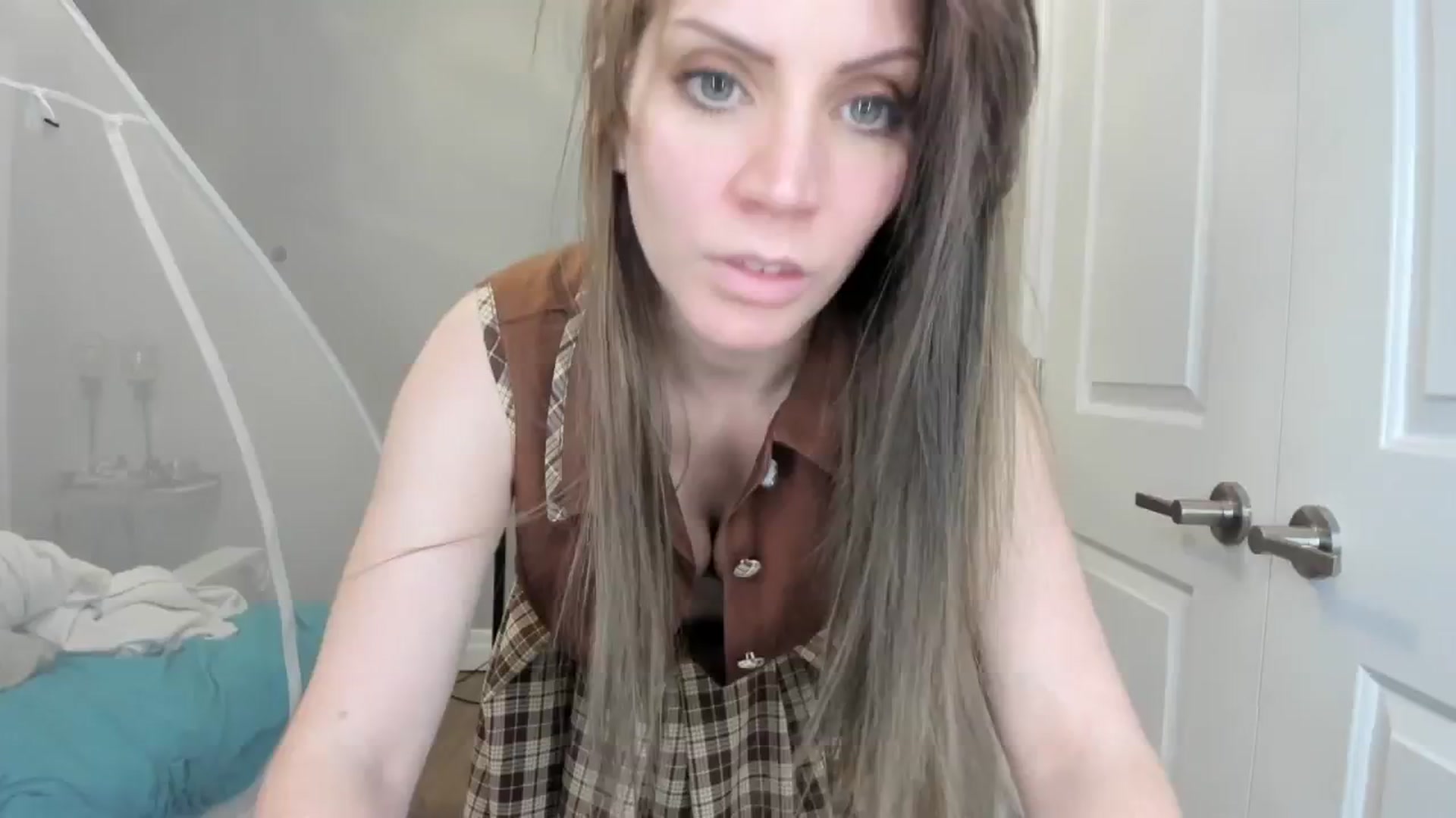 Gallery image thumbnail from Laurel's myfreecams stream on, 01/17/2025, 09:18 image 3 of 20