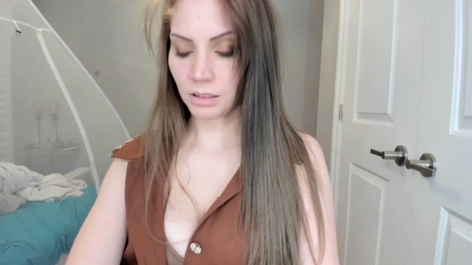 Gallery image thumbnail from Laurel's myfreecams stream on, 01/17/2025, 09:18 image 16 of 20
