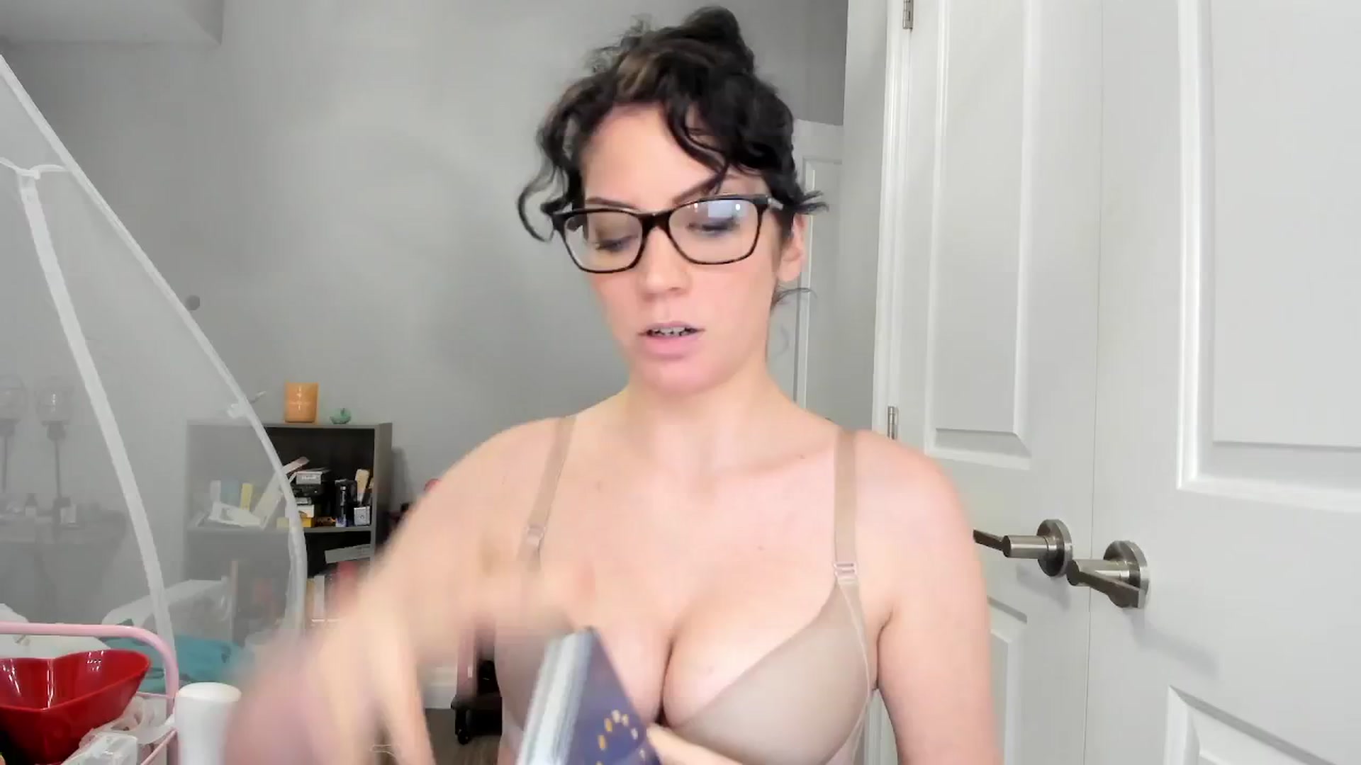 Gallery image thumbnail from Laurel's myfreecams stream on, 02/25/2025, 08:12 image 18 of 20