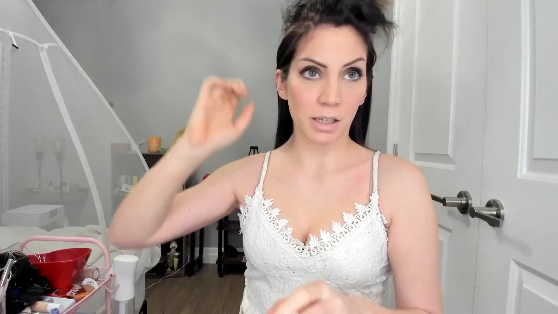 Gallery image thumbnail from Laurel's myfreecams stream on, 02/26/2025, 04:49 image 3 of 20